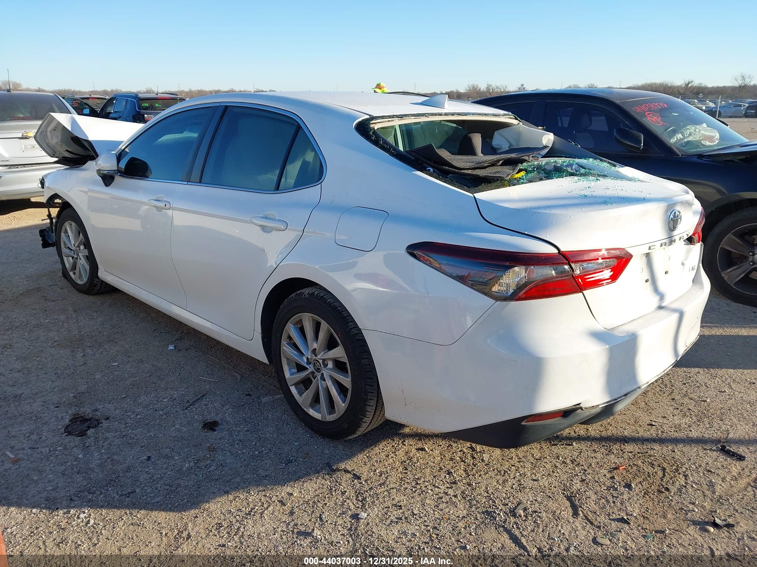 TOYOTA CAMRY image 3