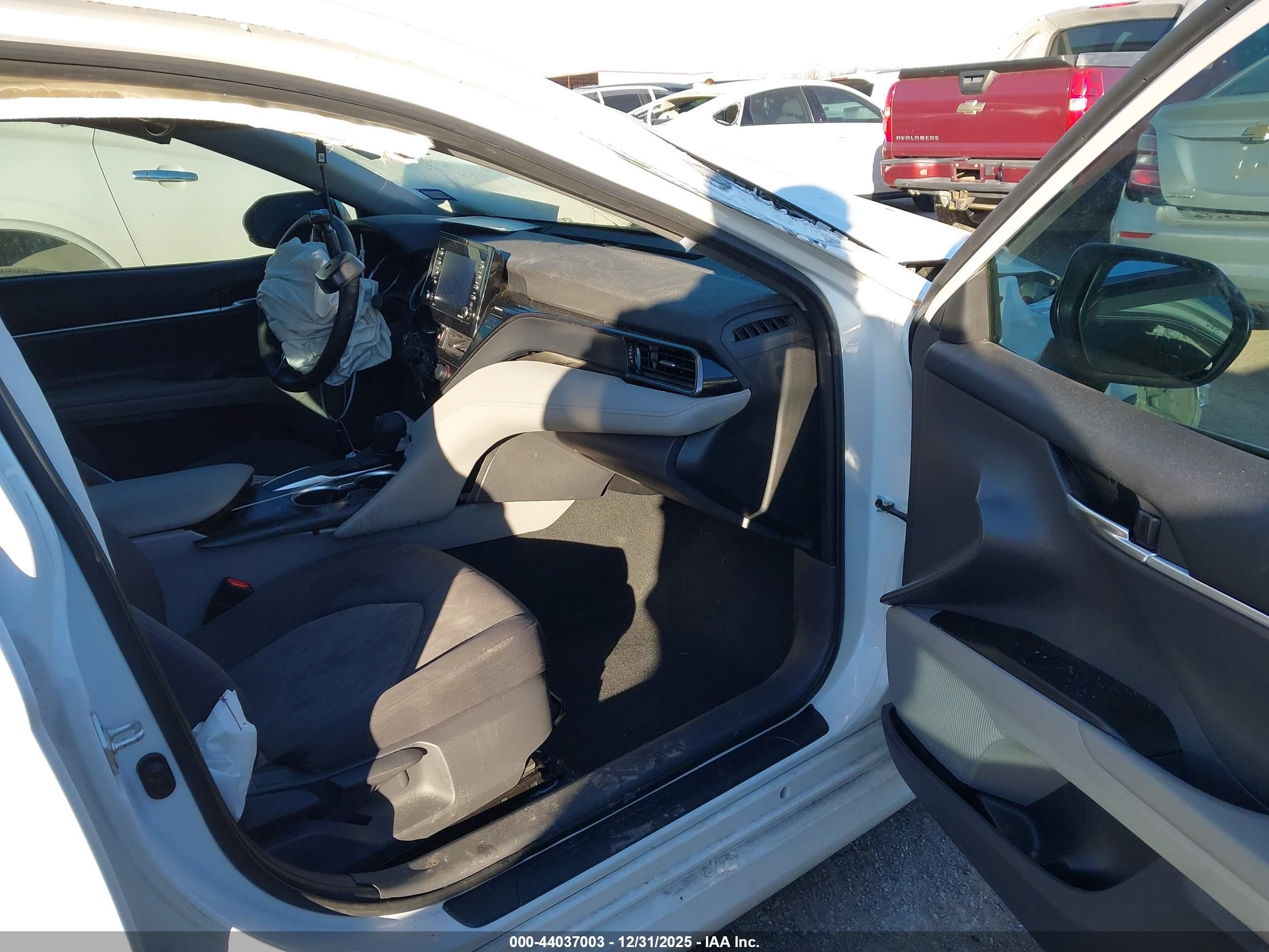 TOYOTA CAMRY image 5