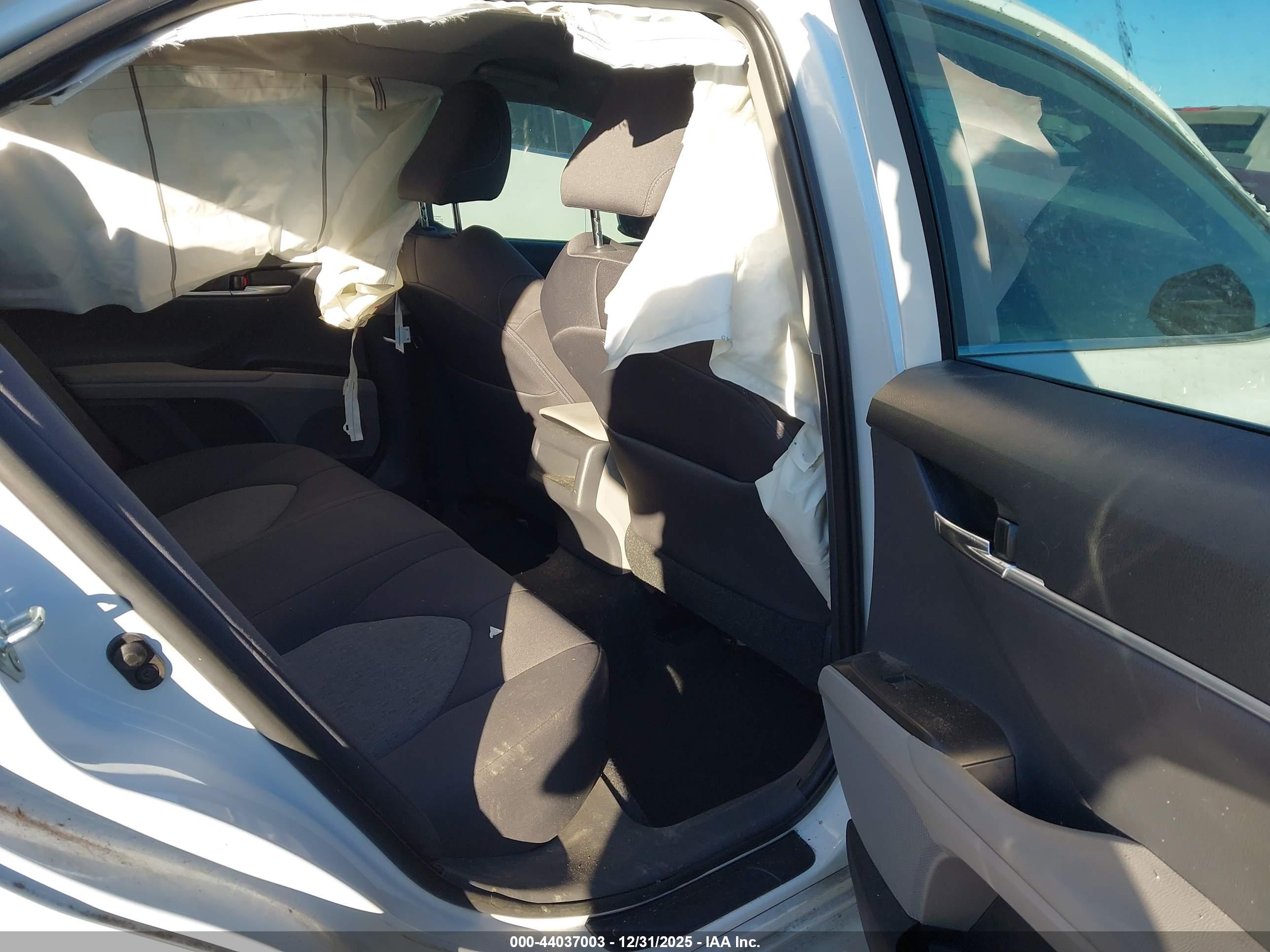 TOYOTA CAMRY image 8