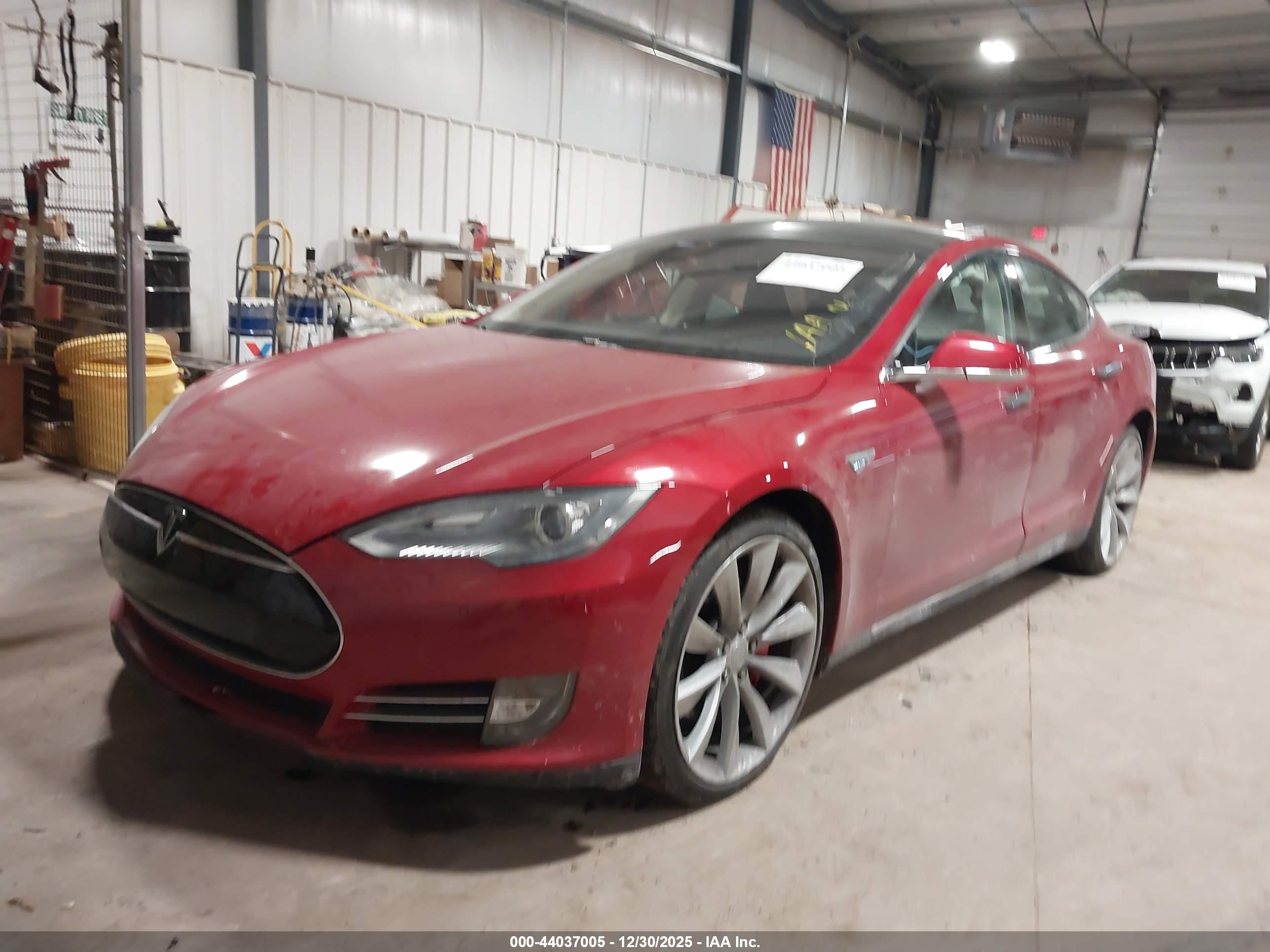 TESLA MODEL image 2