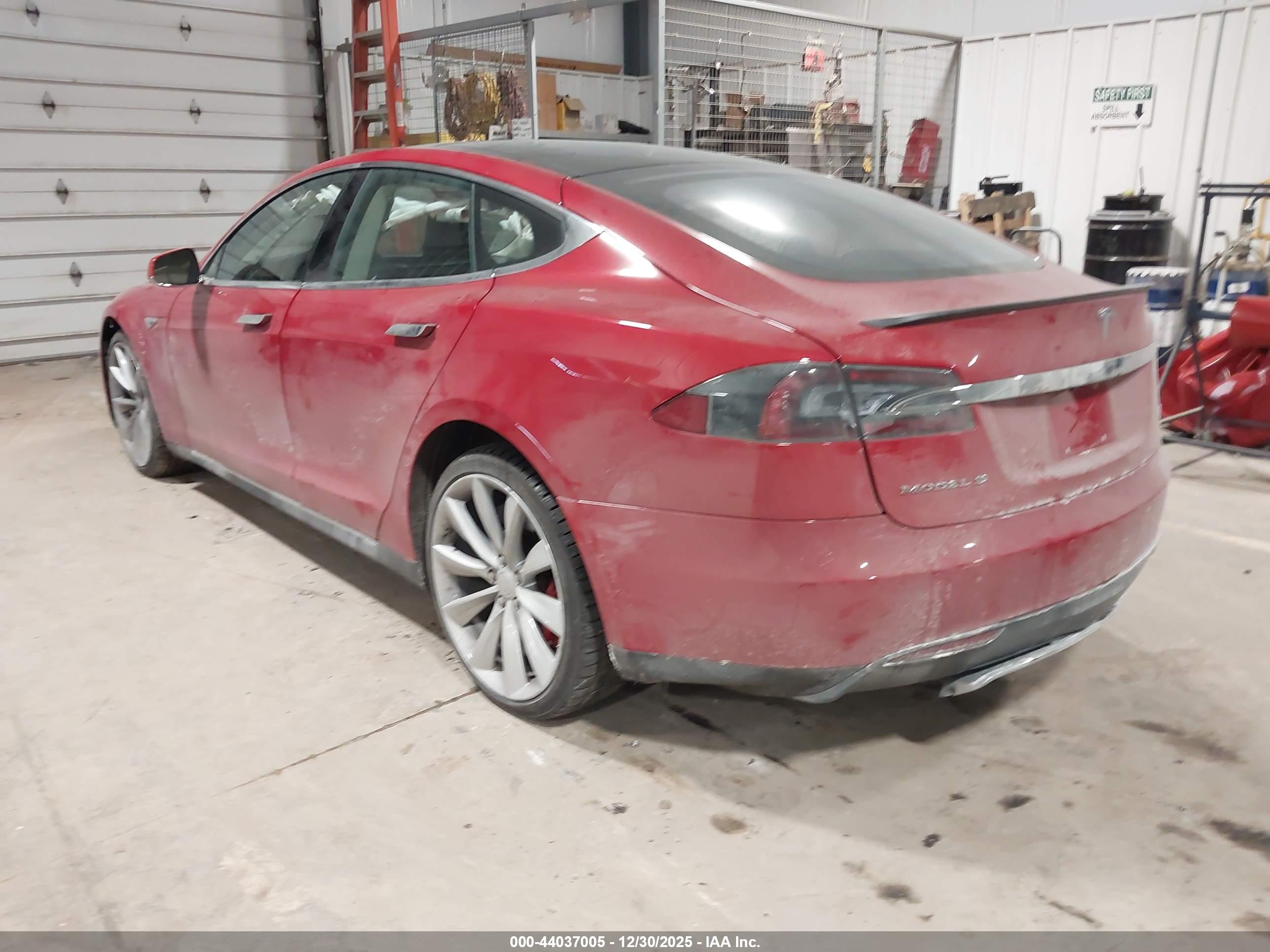 TESLA MODEL image 3