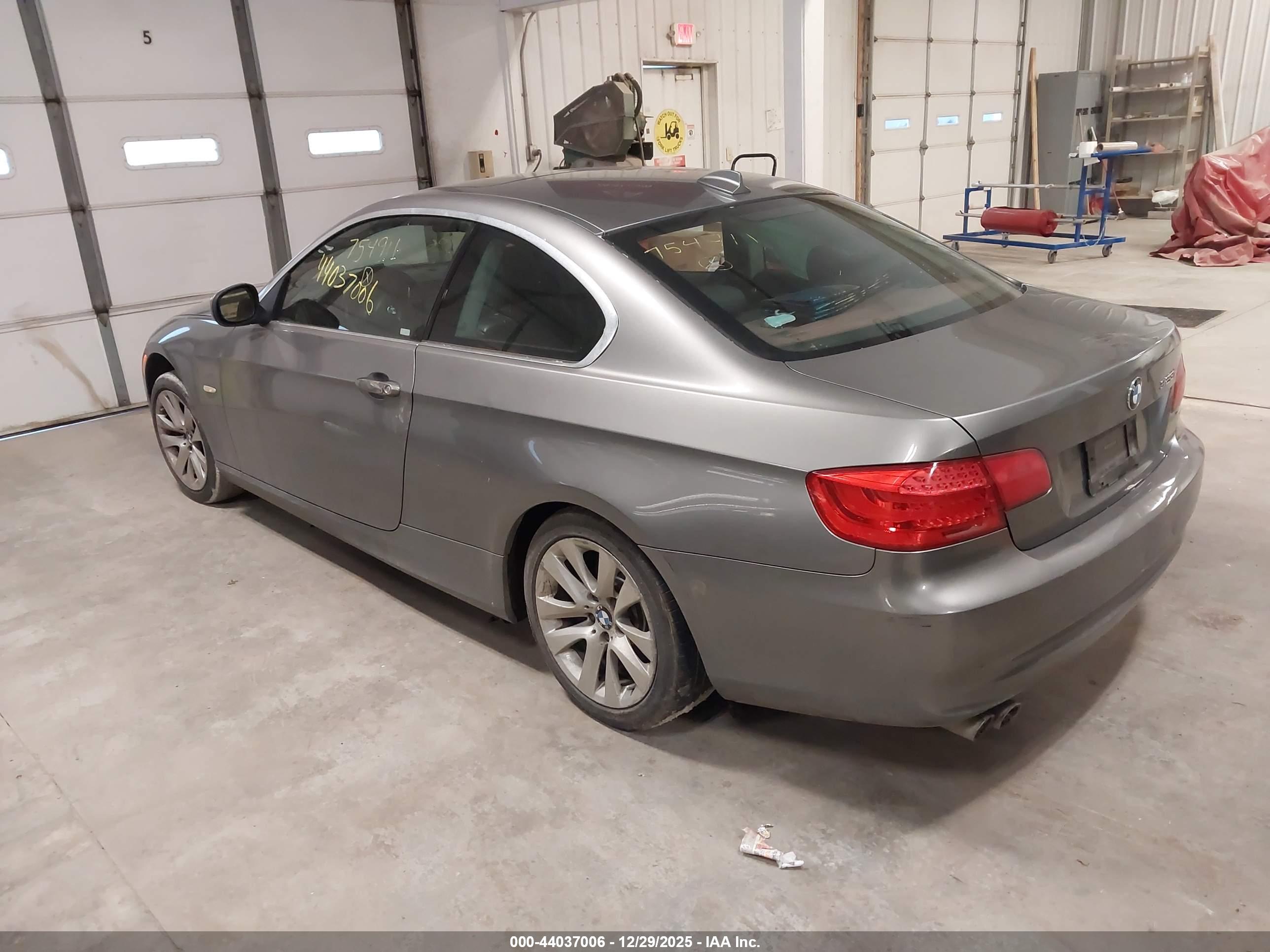 BMW 328I image 3