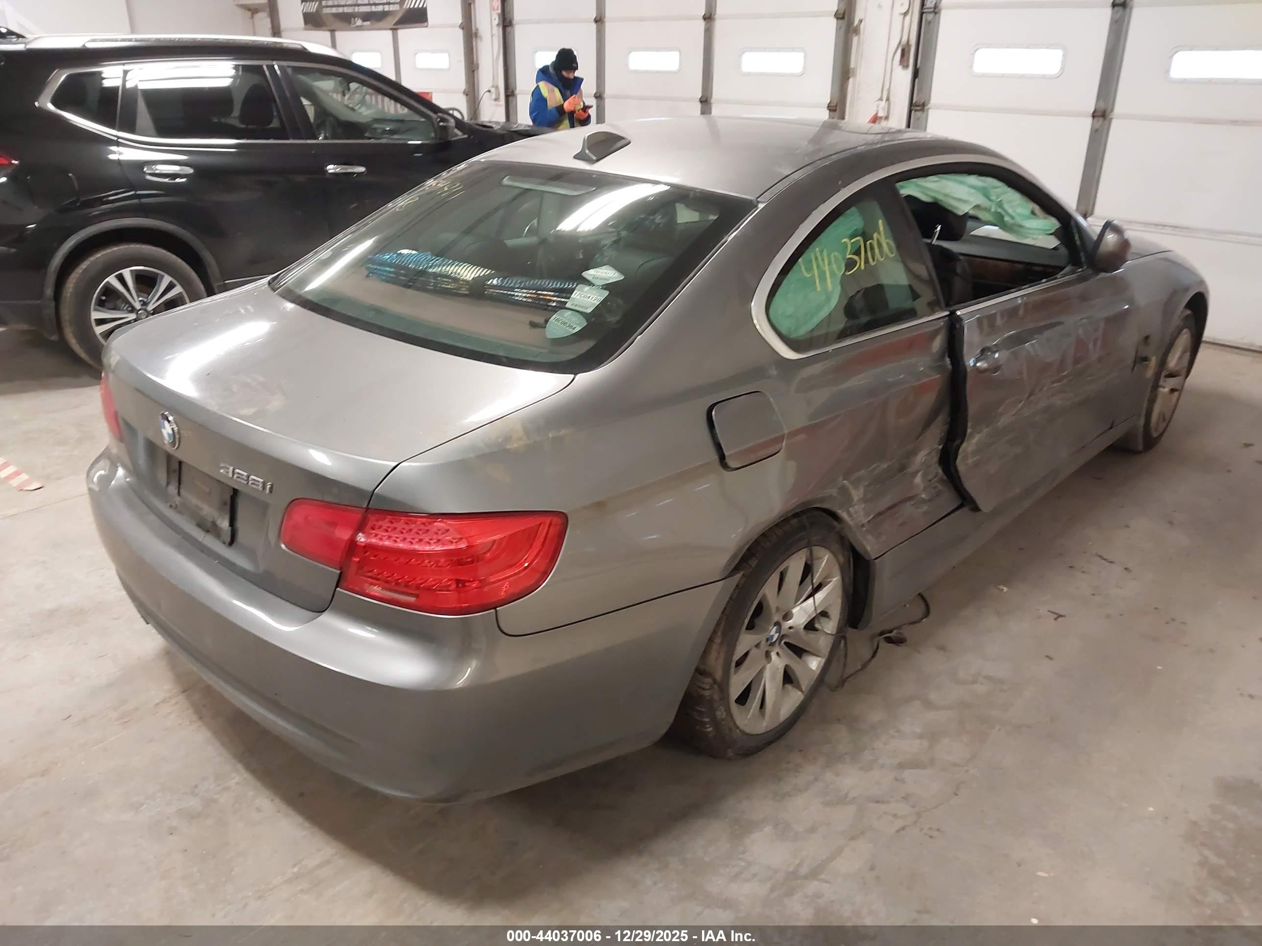 BMW 328I image 4