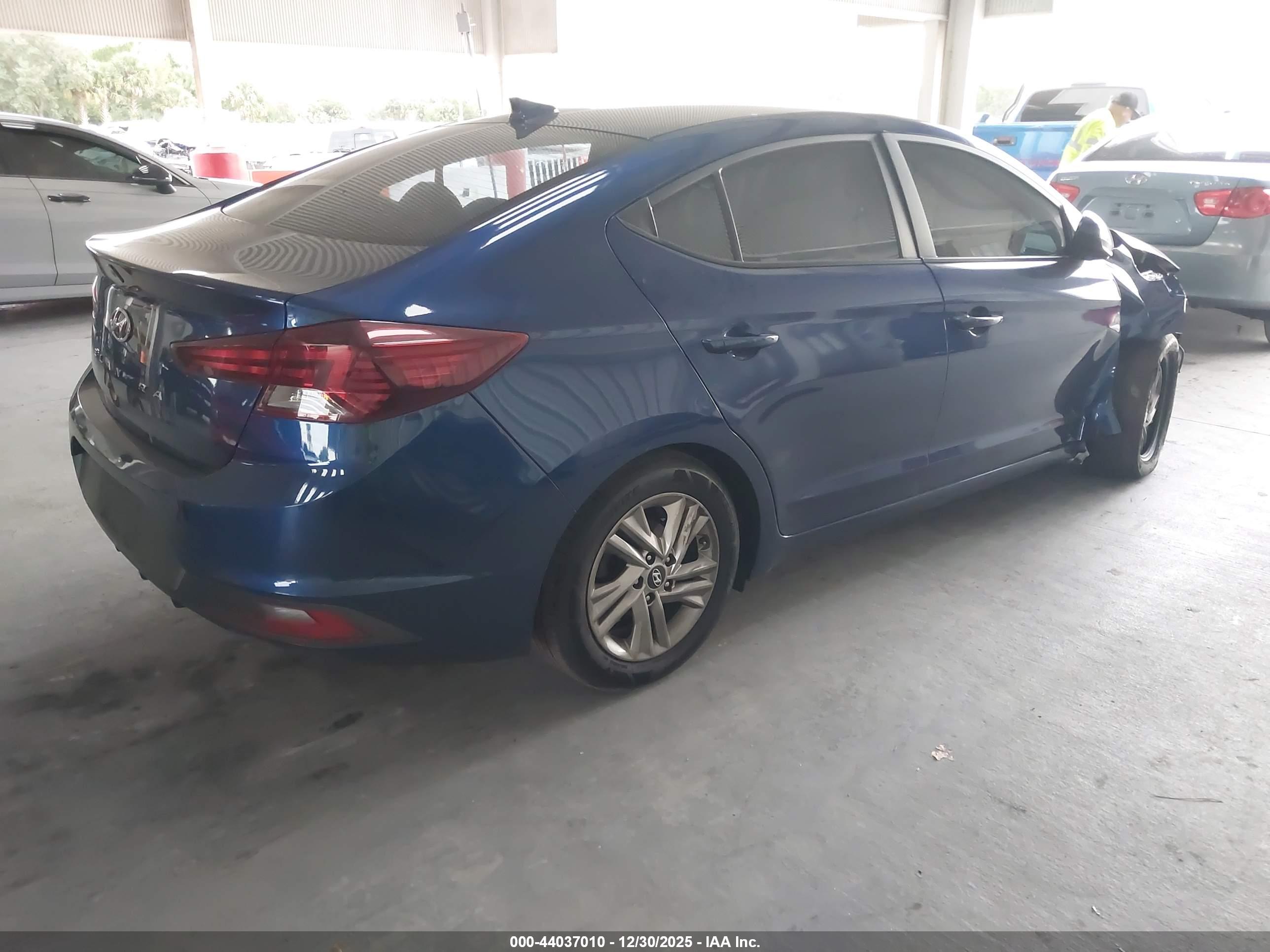 HYUNDAI ELANTRA image 4
