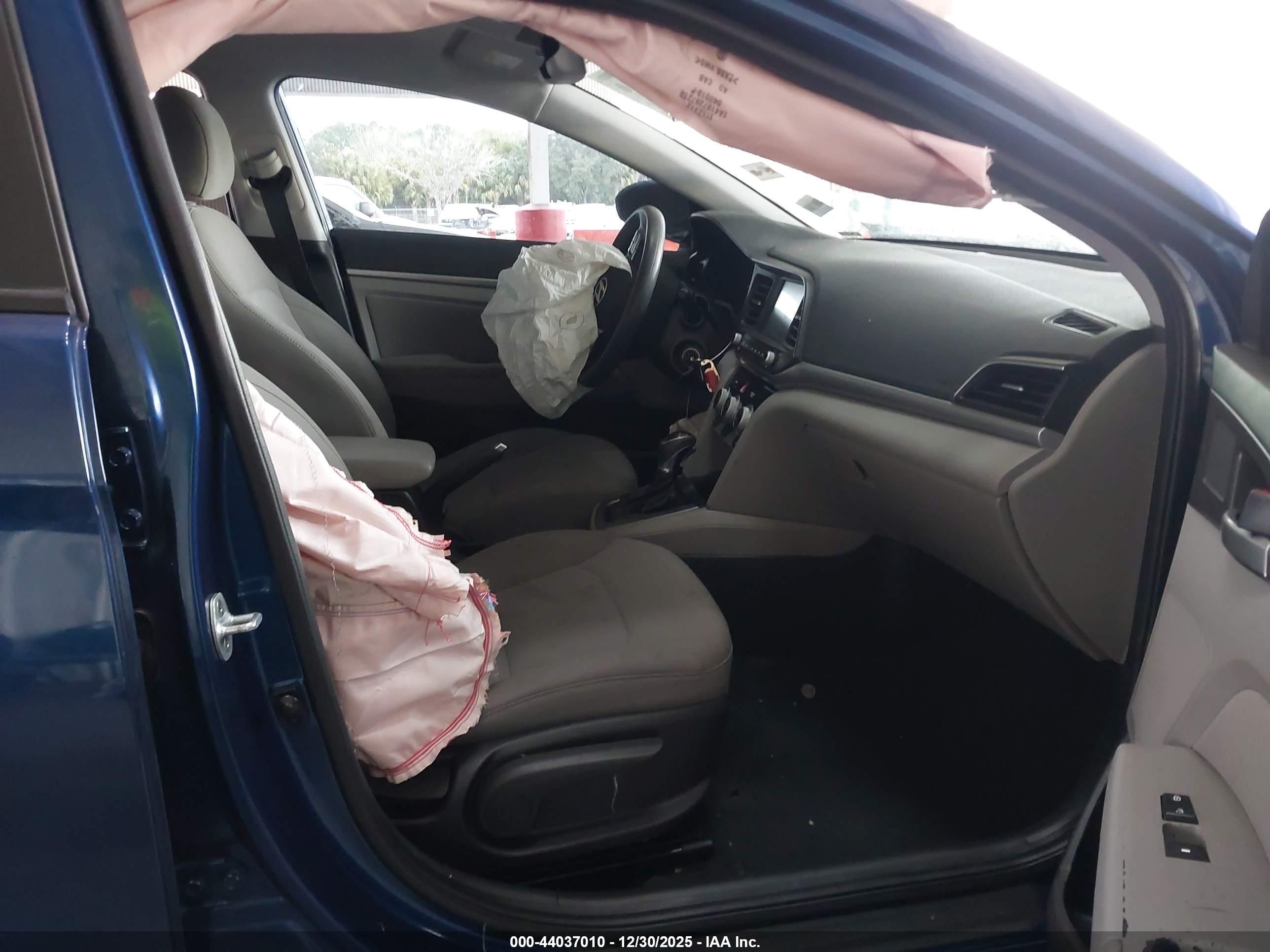 HYUNDAI ELANTRA image 5