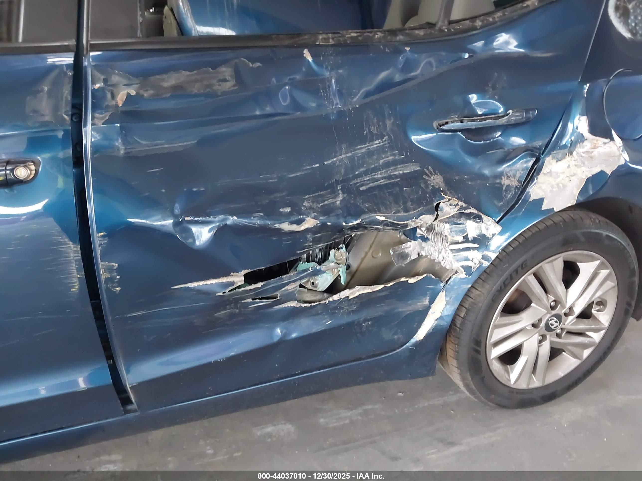 HYUNDAI ELANTRA image 6