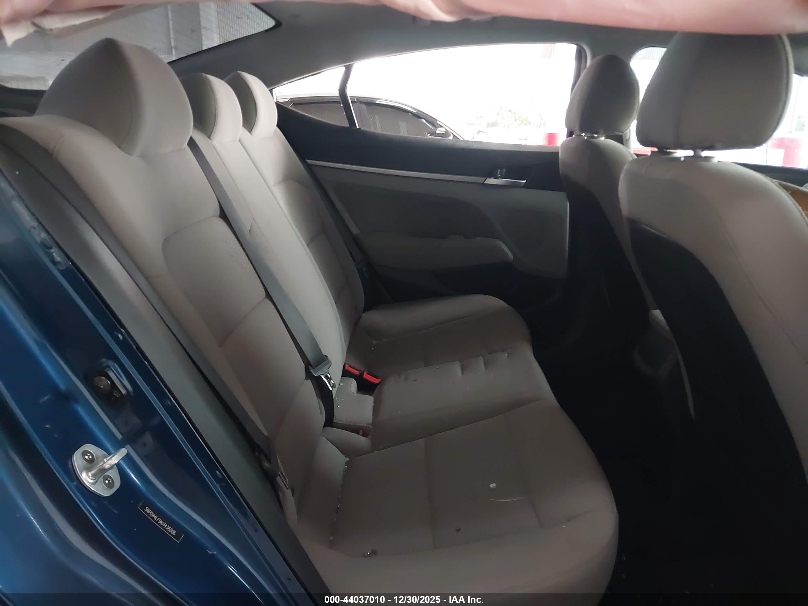HYUNDAI ELANTRA image 8