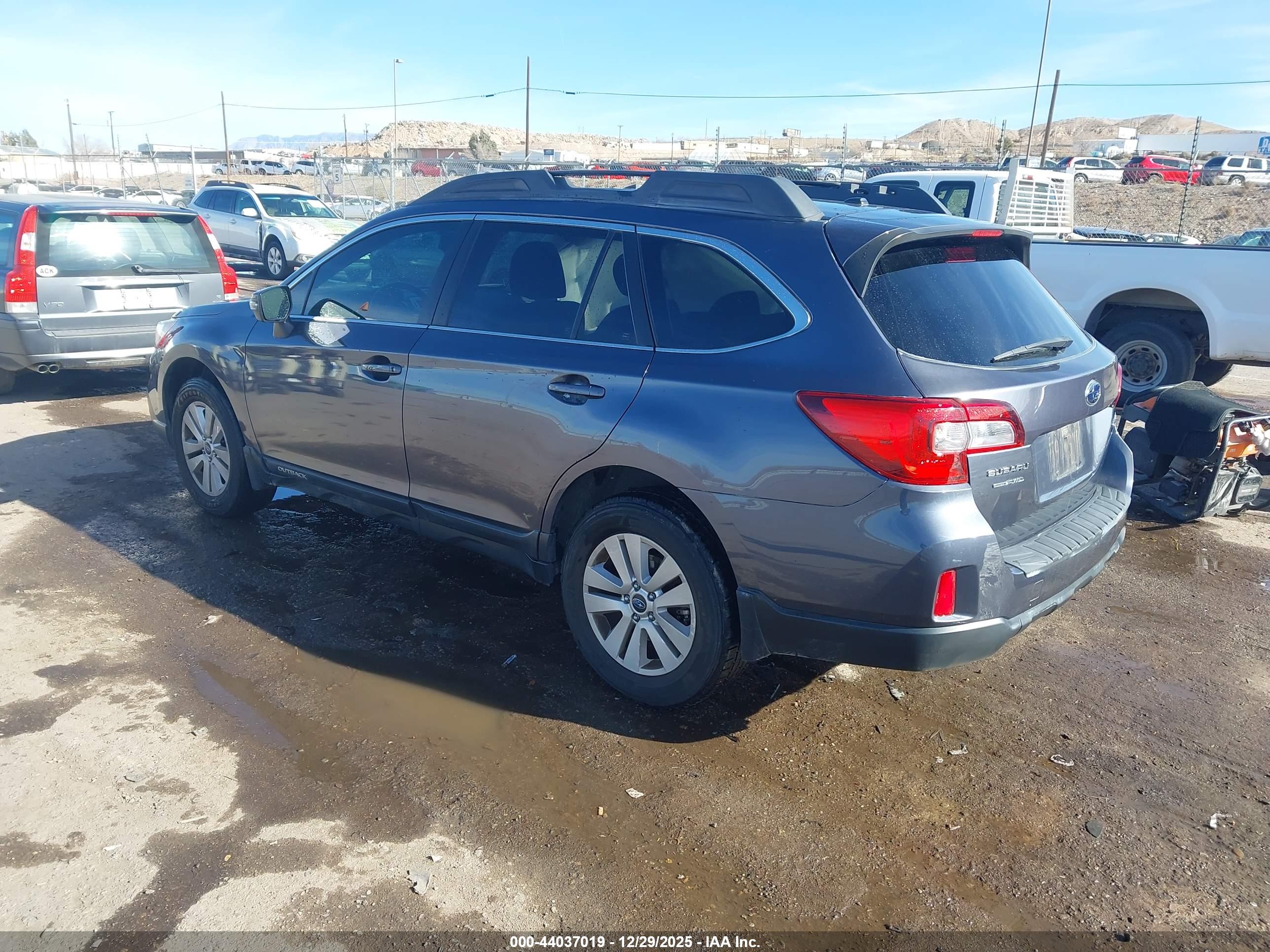 SUBARU OUTBACK image 3