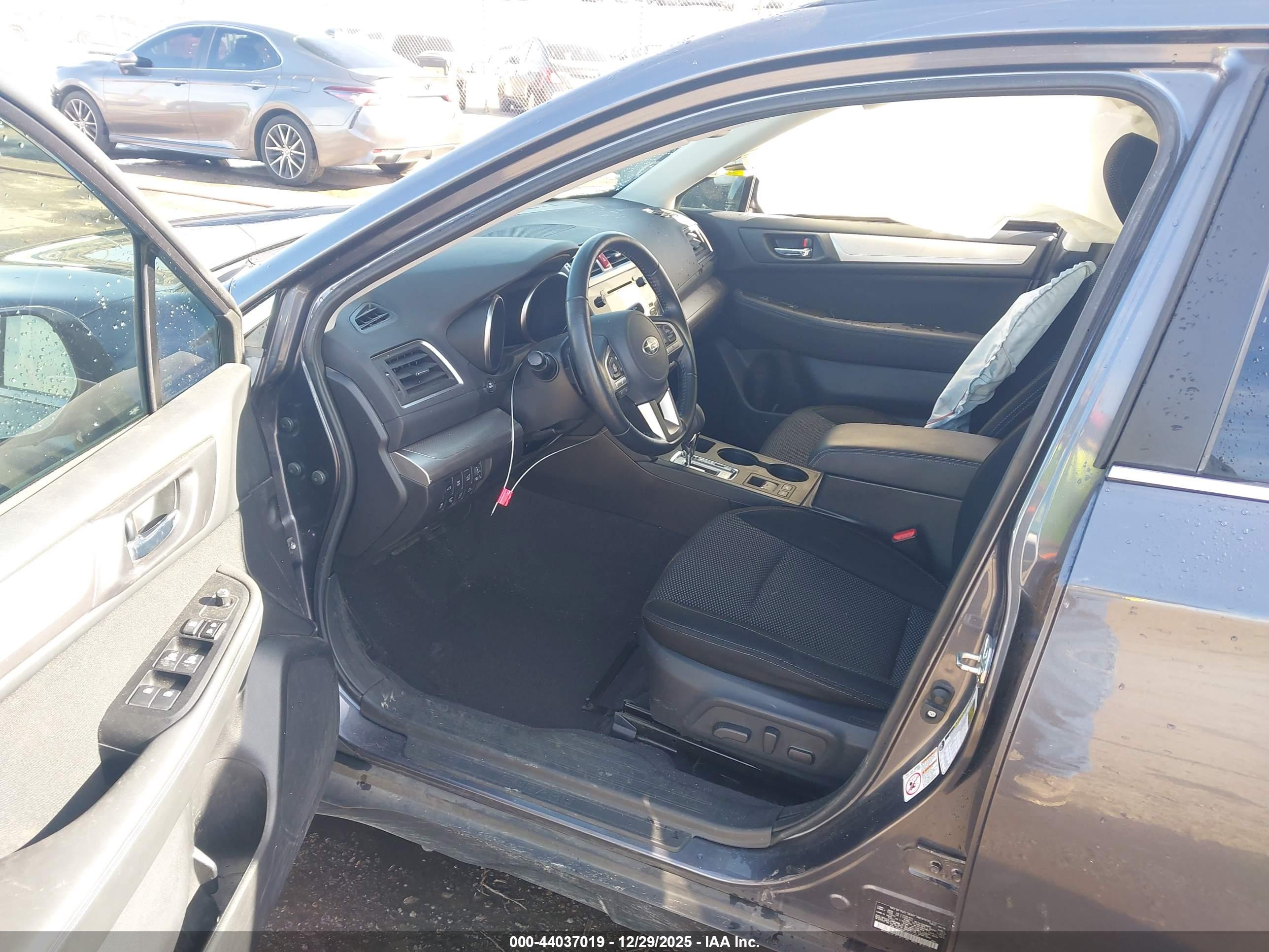 SUBARU OUTBACK image 5