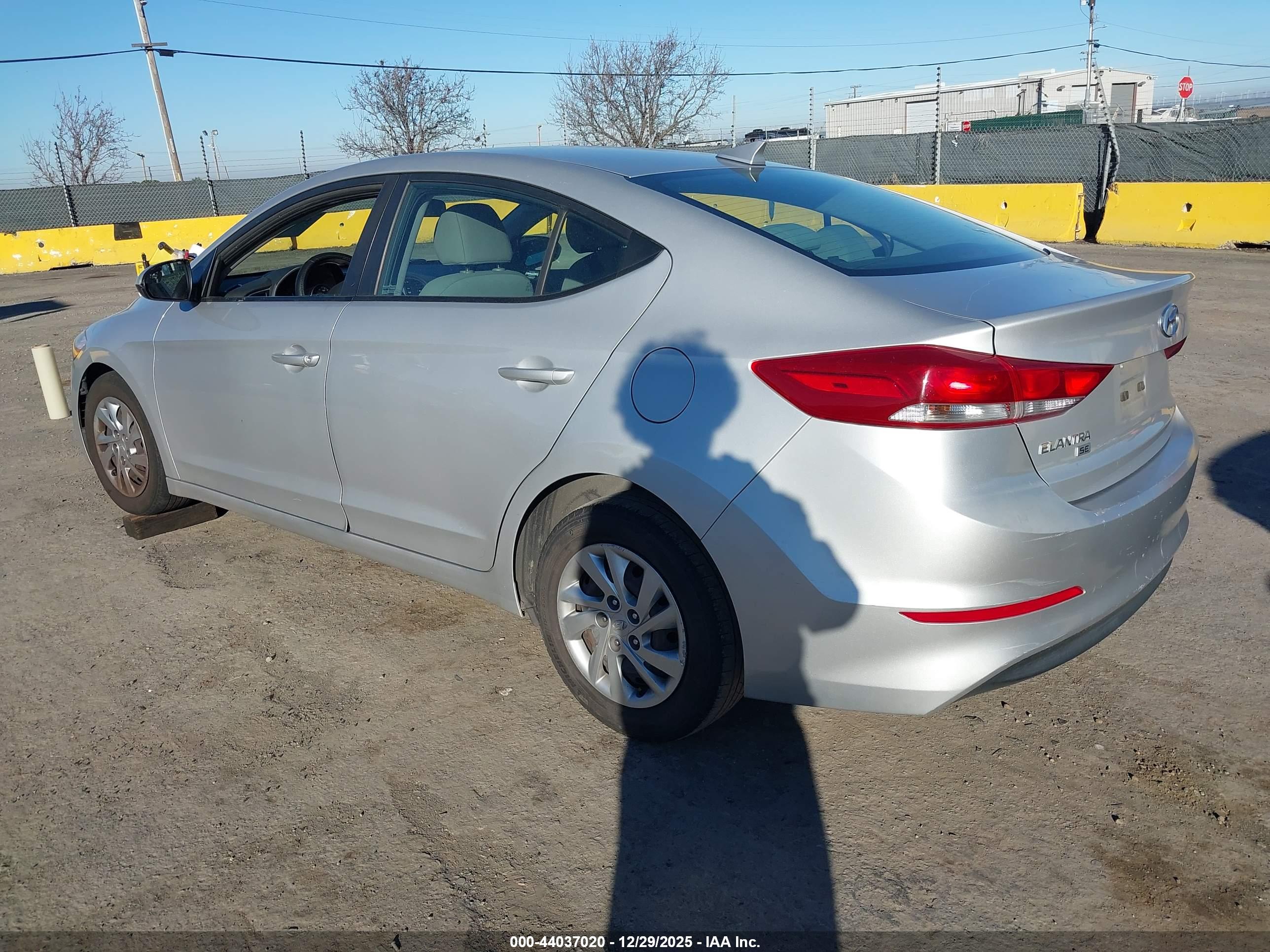 HYUNDAI ELANTRA image 3