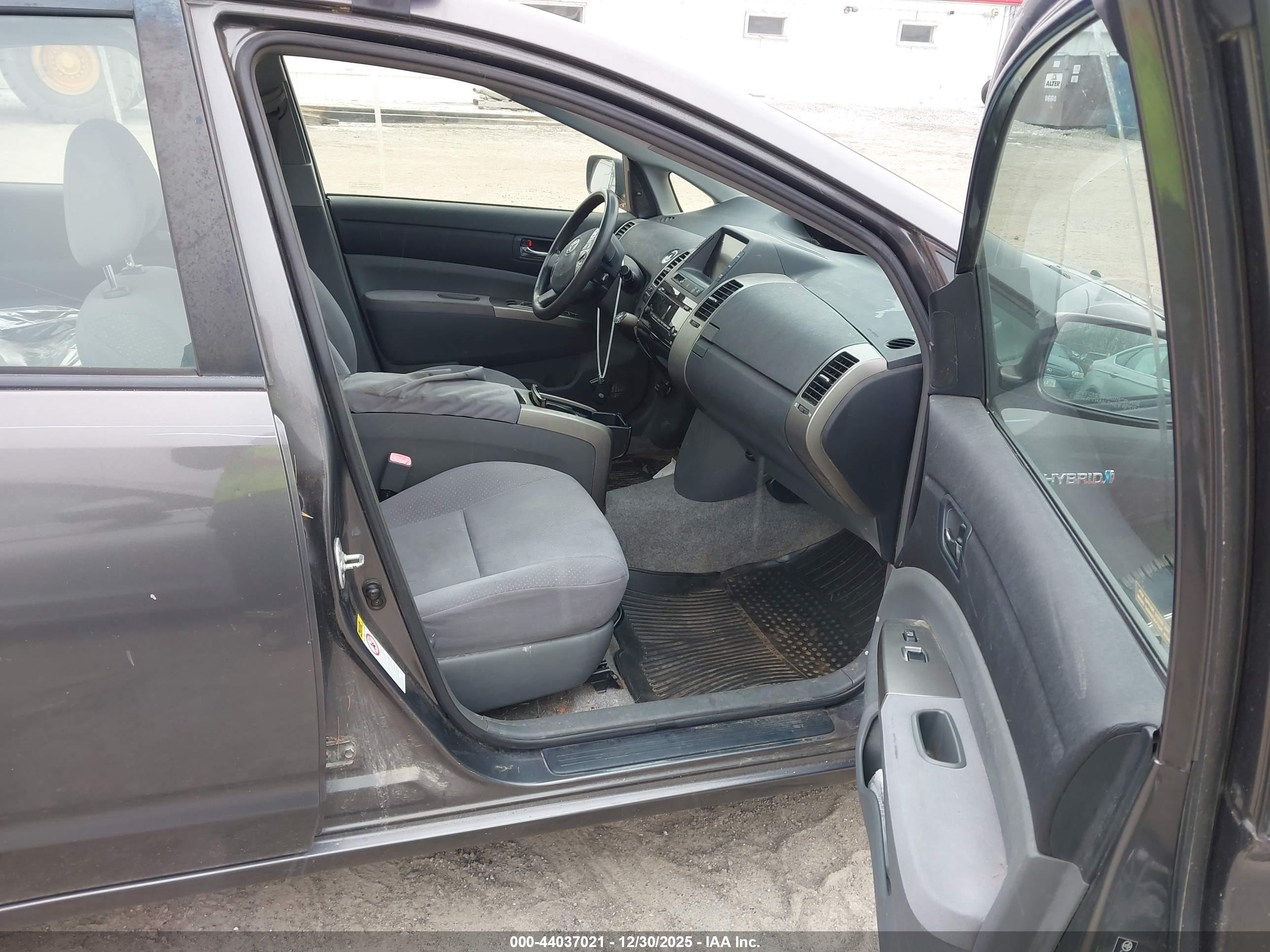 TOYOTA PRIUS image 5
