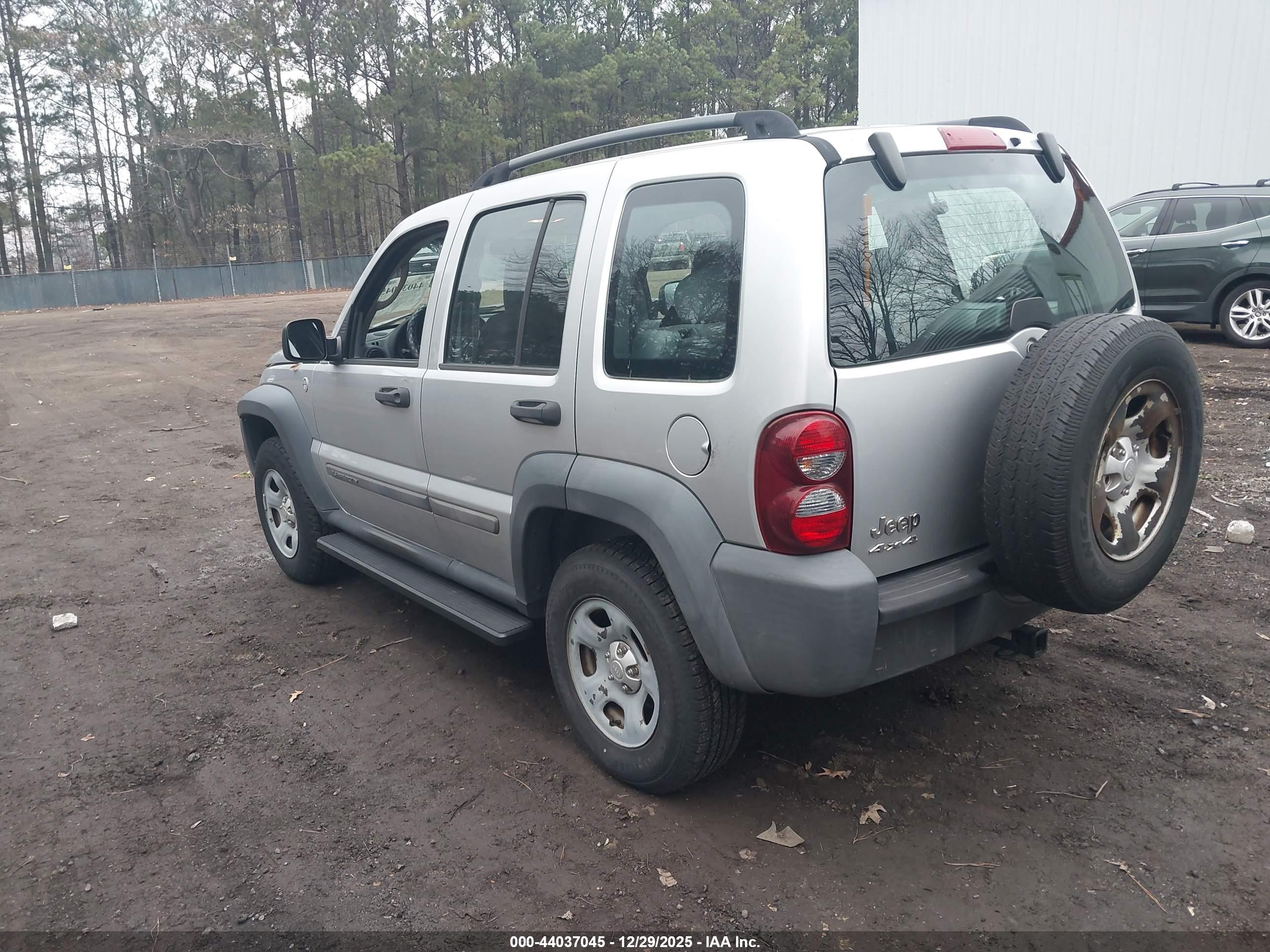 JEEP LIBERTY image 3