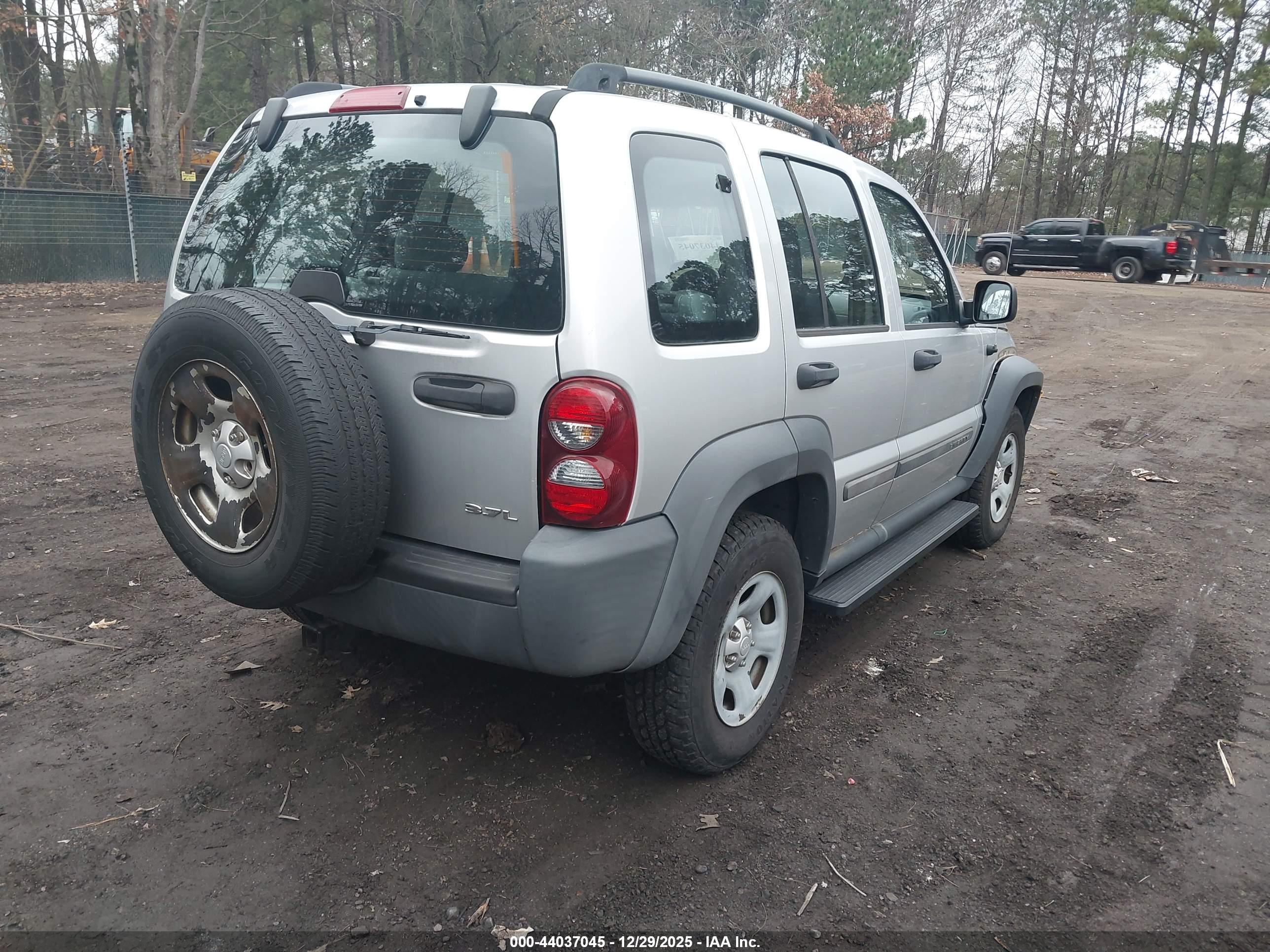 JEEP LIBERTY image 4