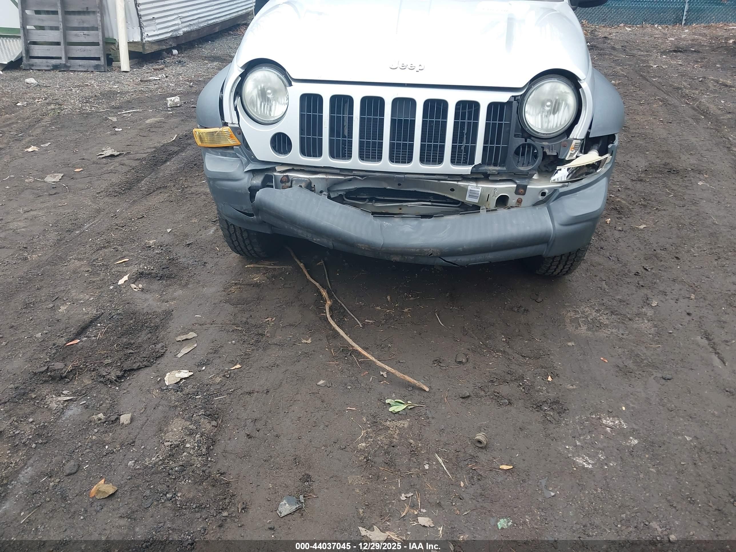 JEEP LIBERTY image 6