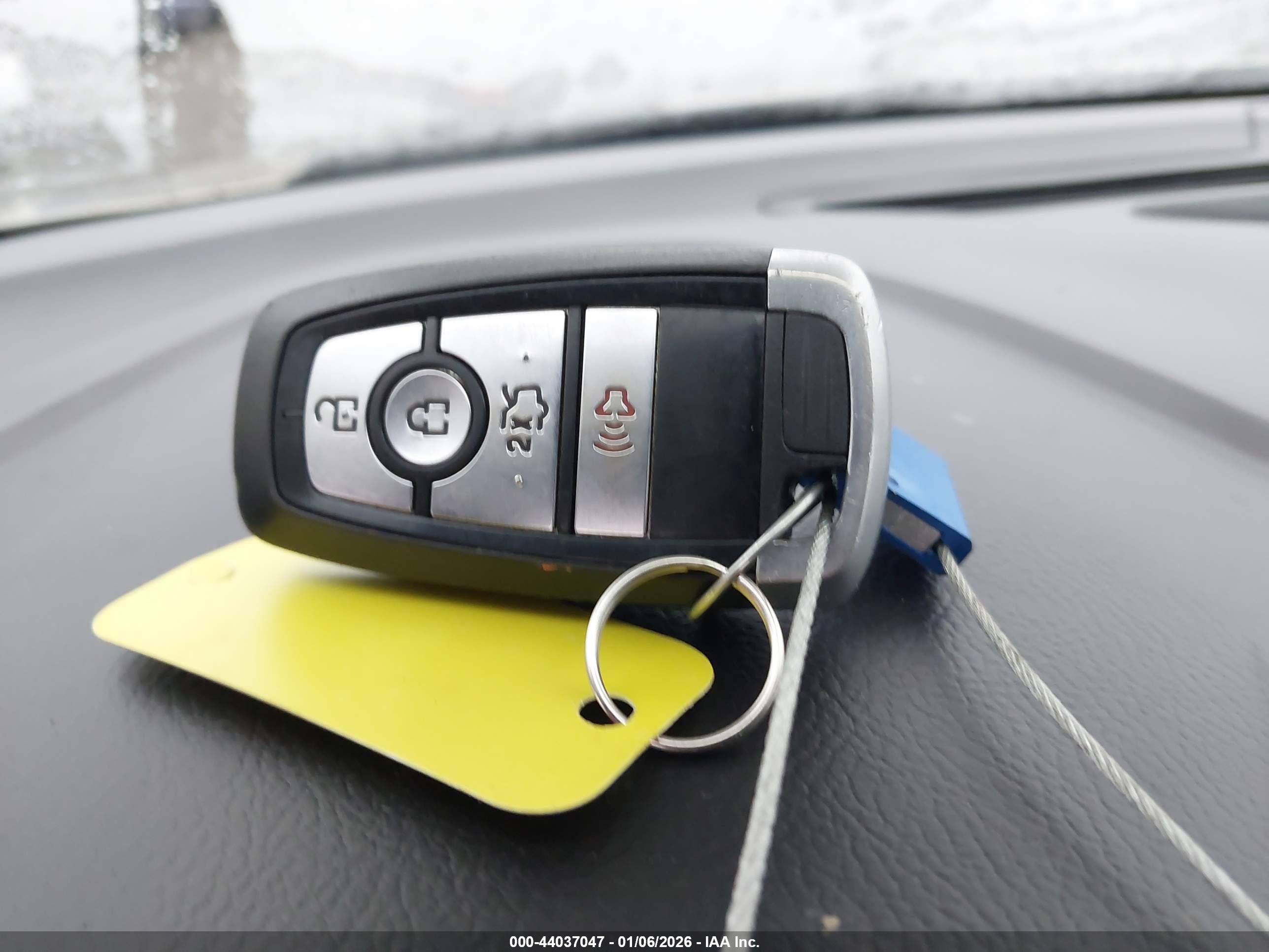 FORD FUSION image 11
