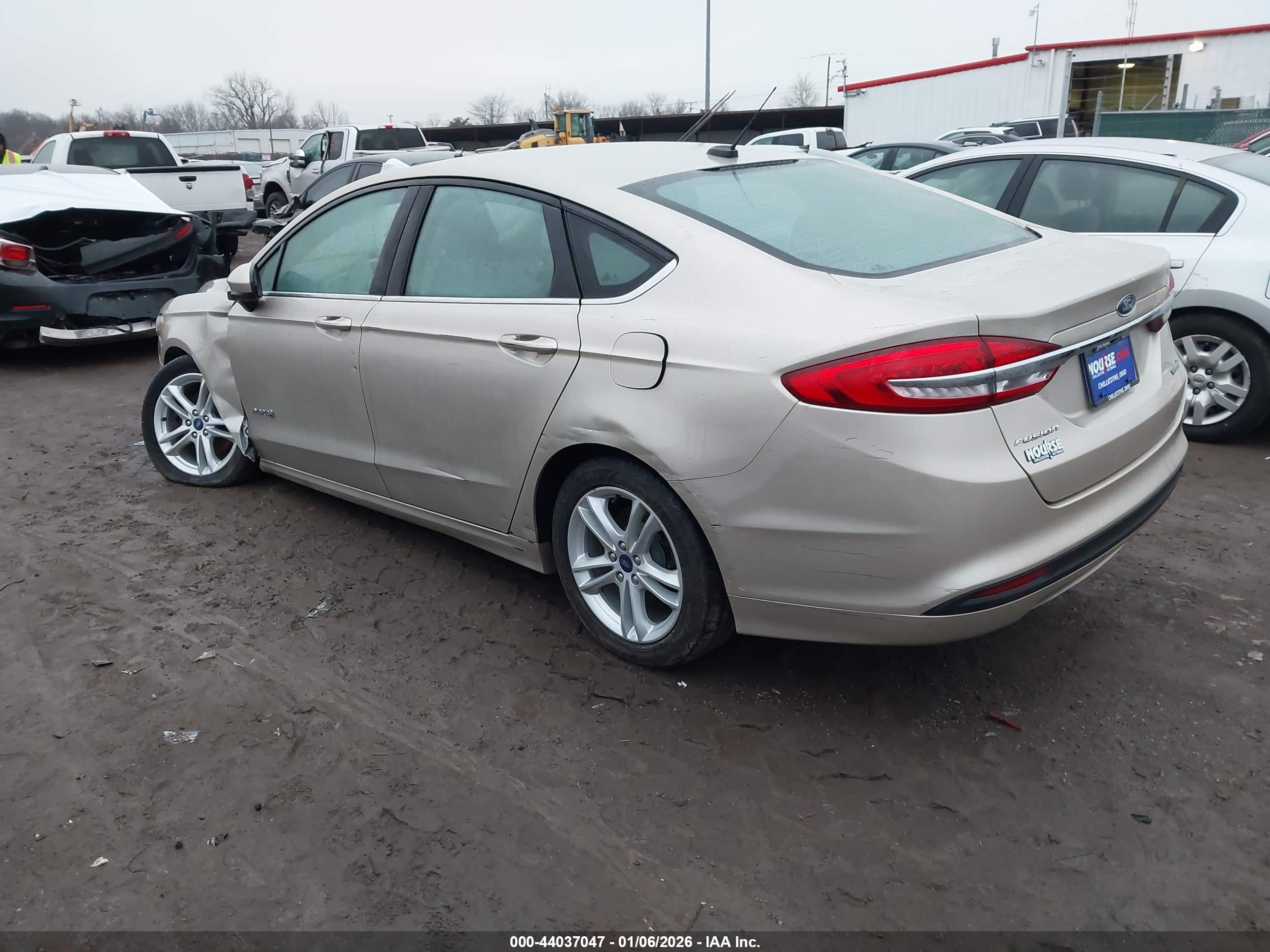 FORD FUSION image 3