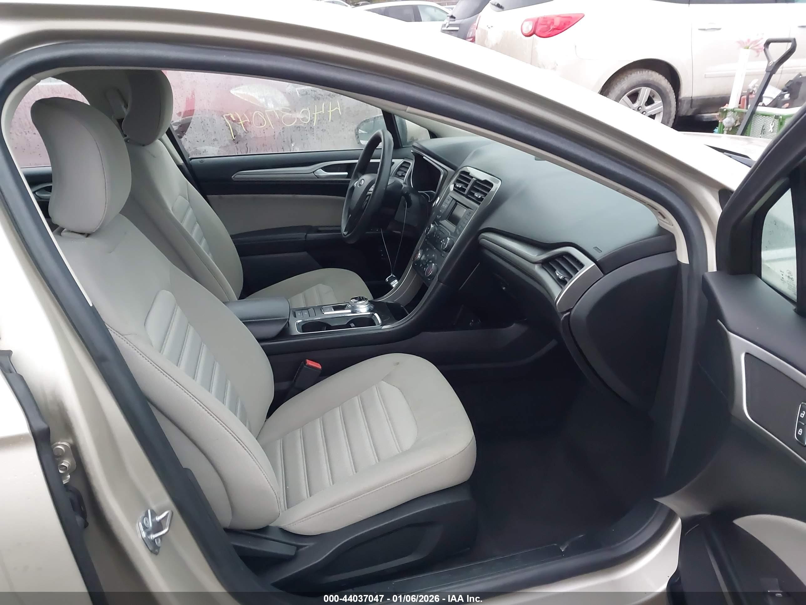 FORD FUSION image 5