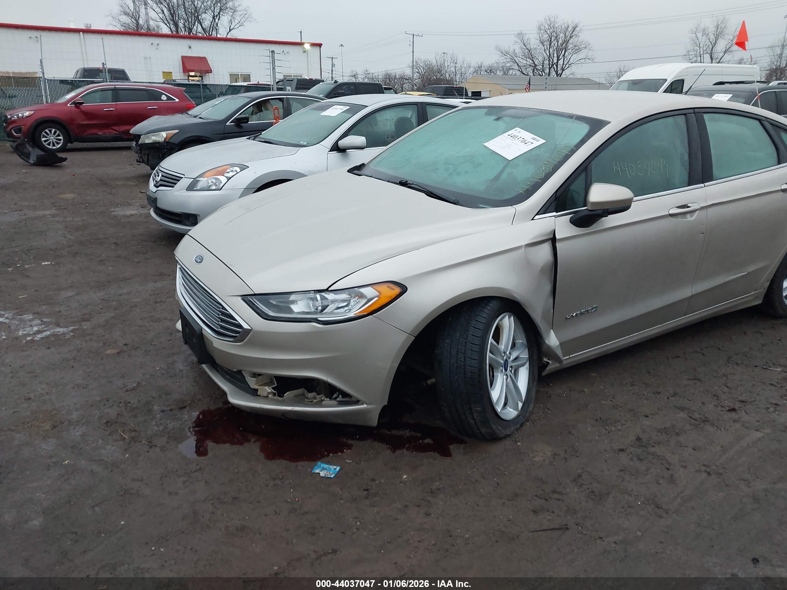 FORD FUSION image 6