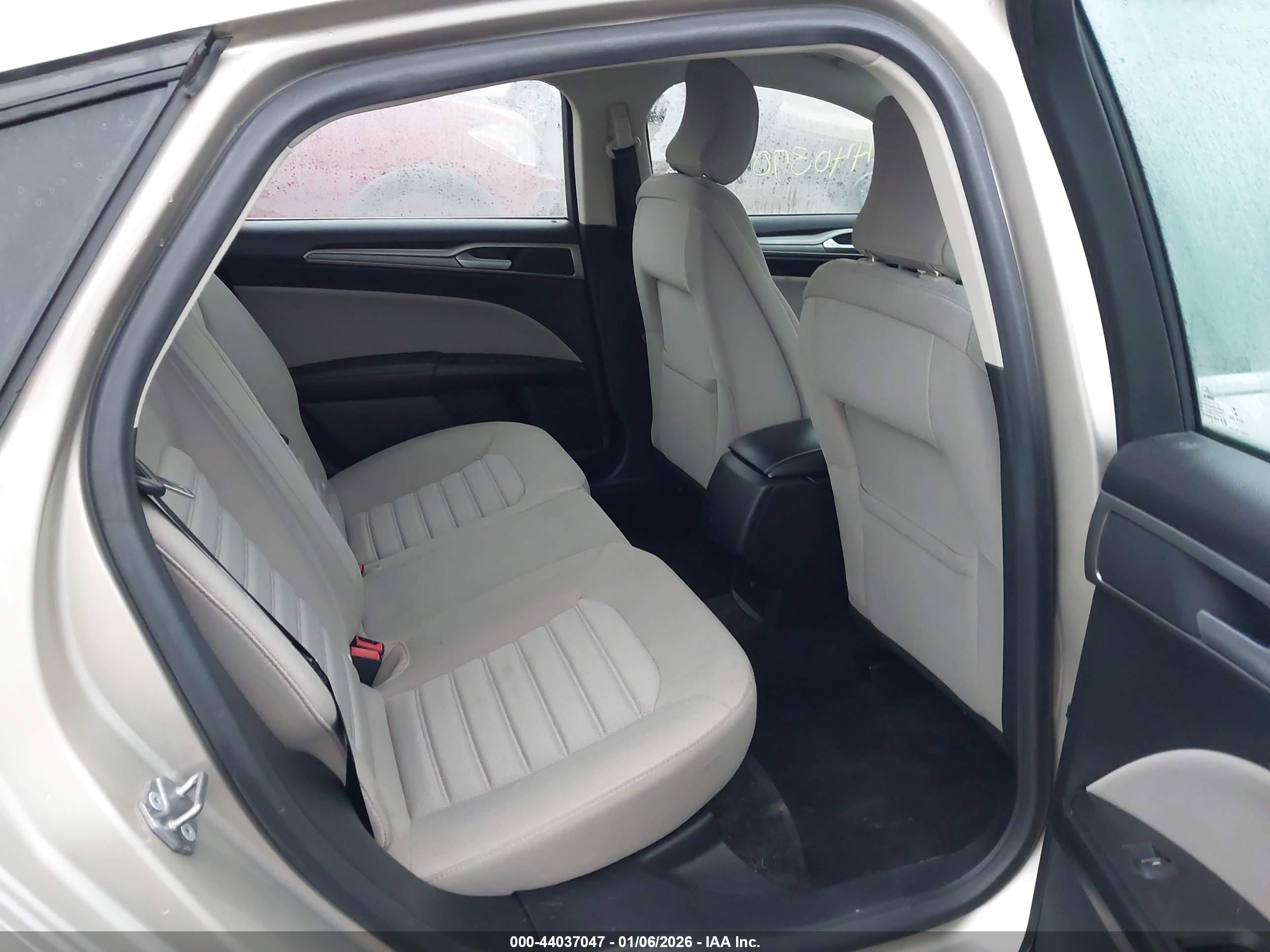 FORD FUSION image 8