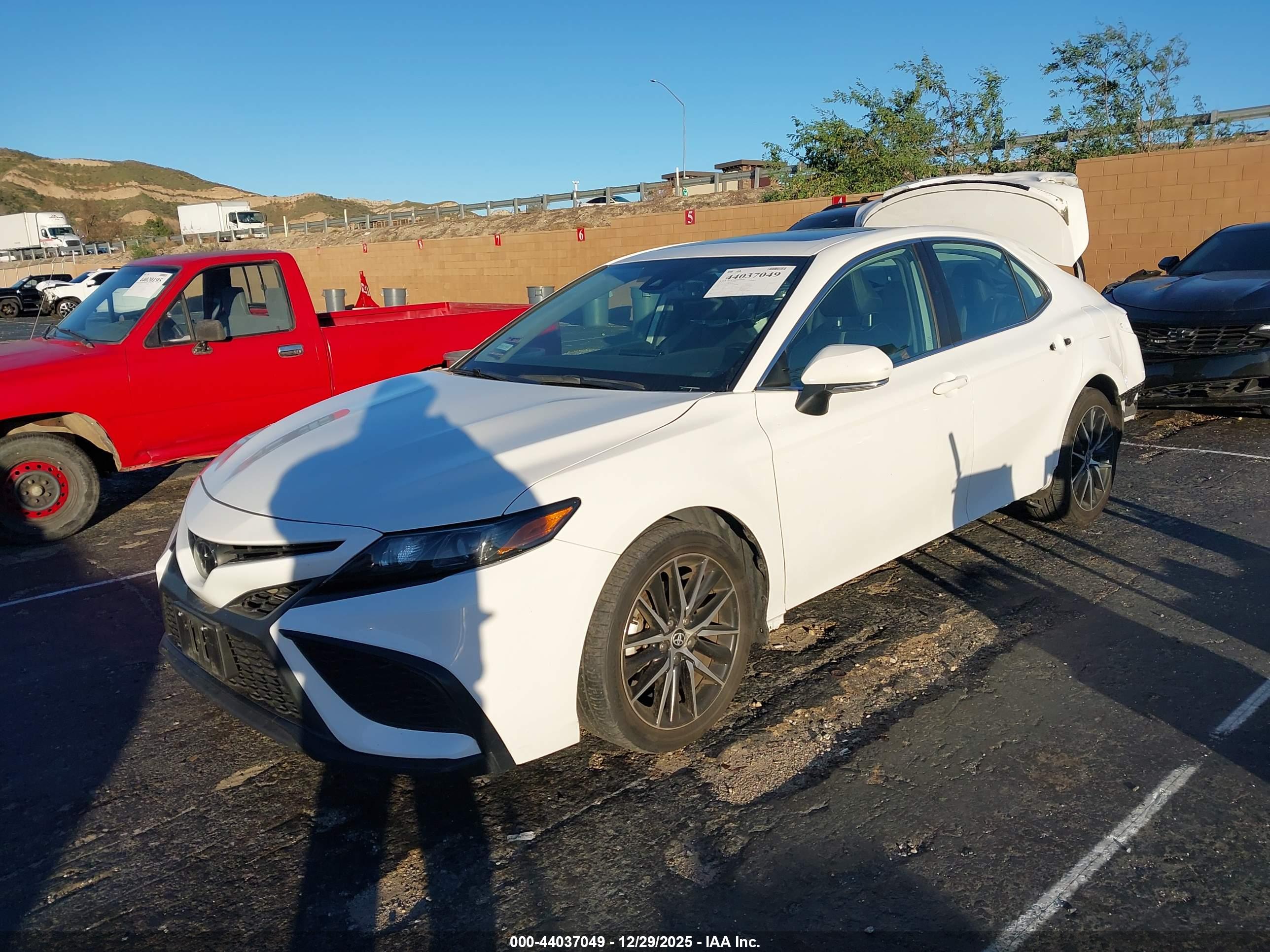 TOYOTA CAMRY image 2