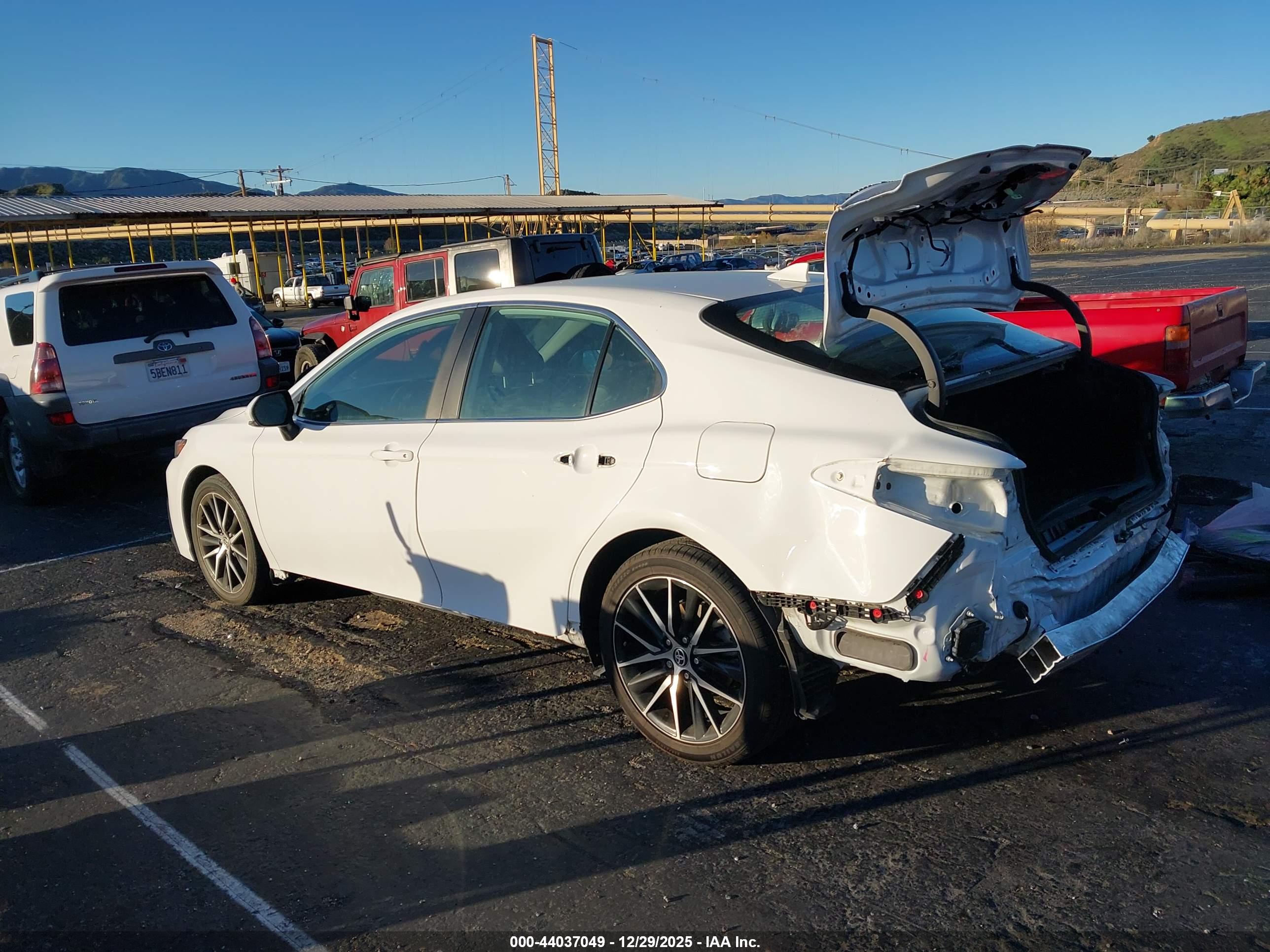 TOYOTA CAMRY image 3