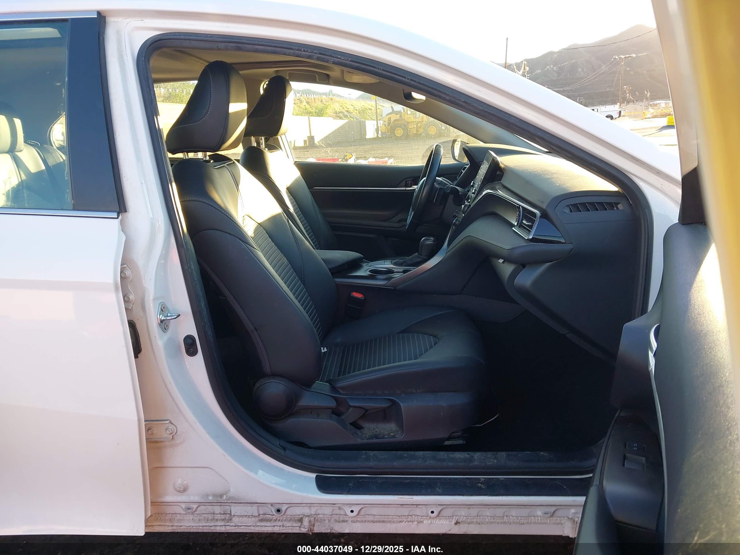 TOYOTA CAMRY image 5