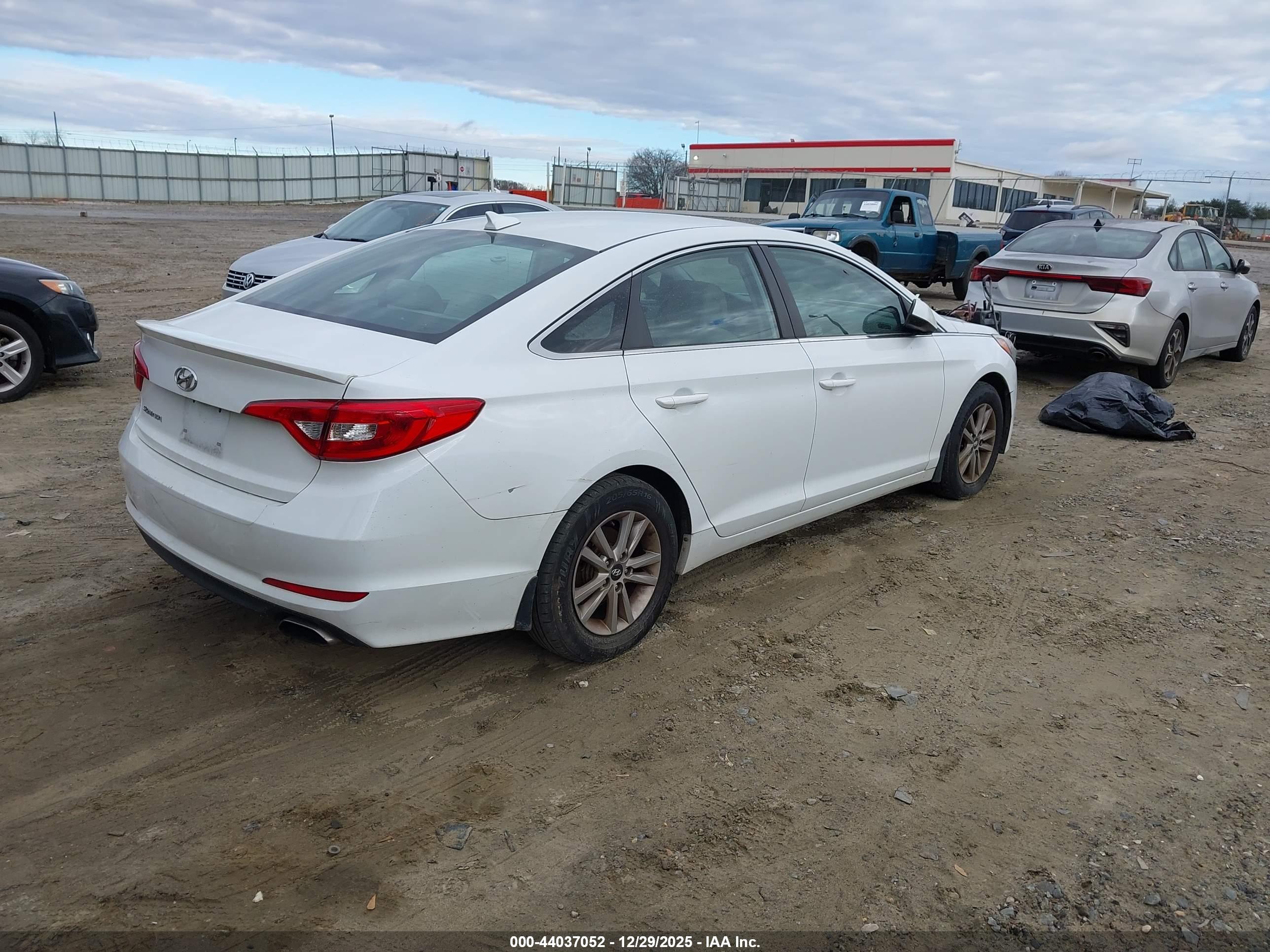 HYUNDAI SONATA image 4