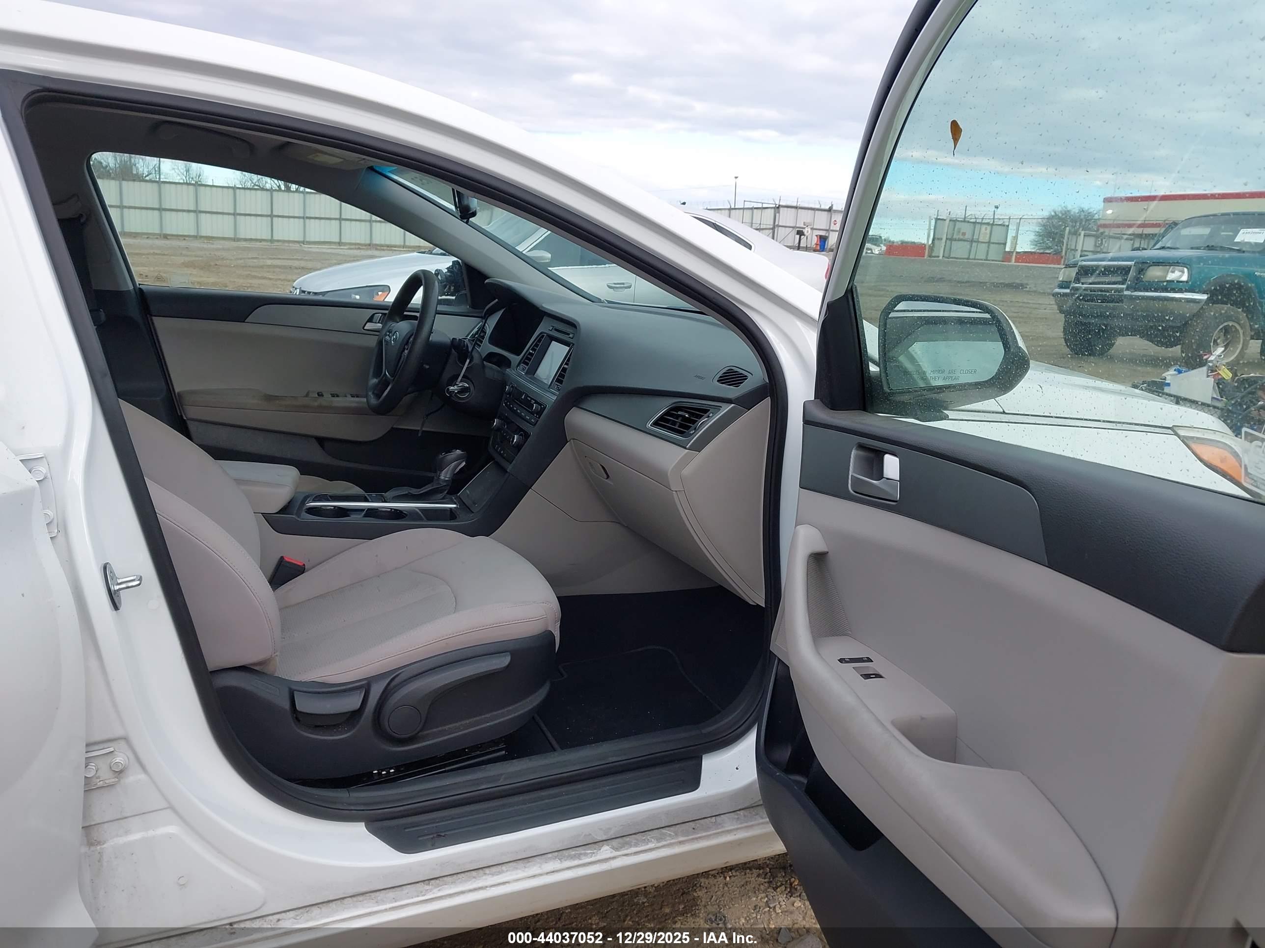 HYUNDAI SONATA image 5