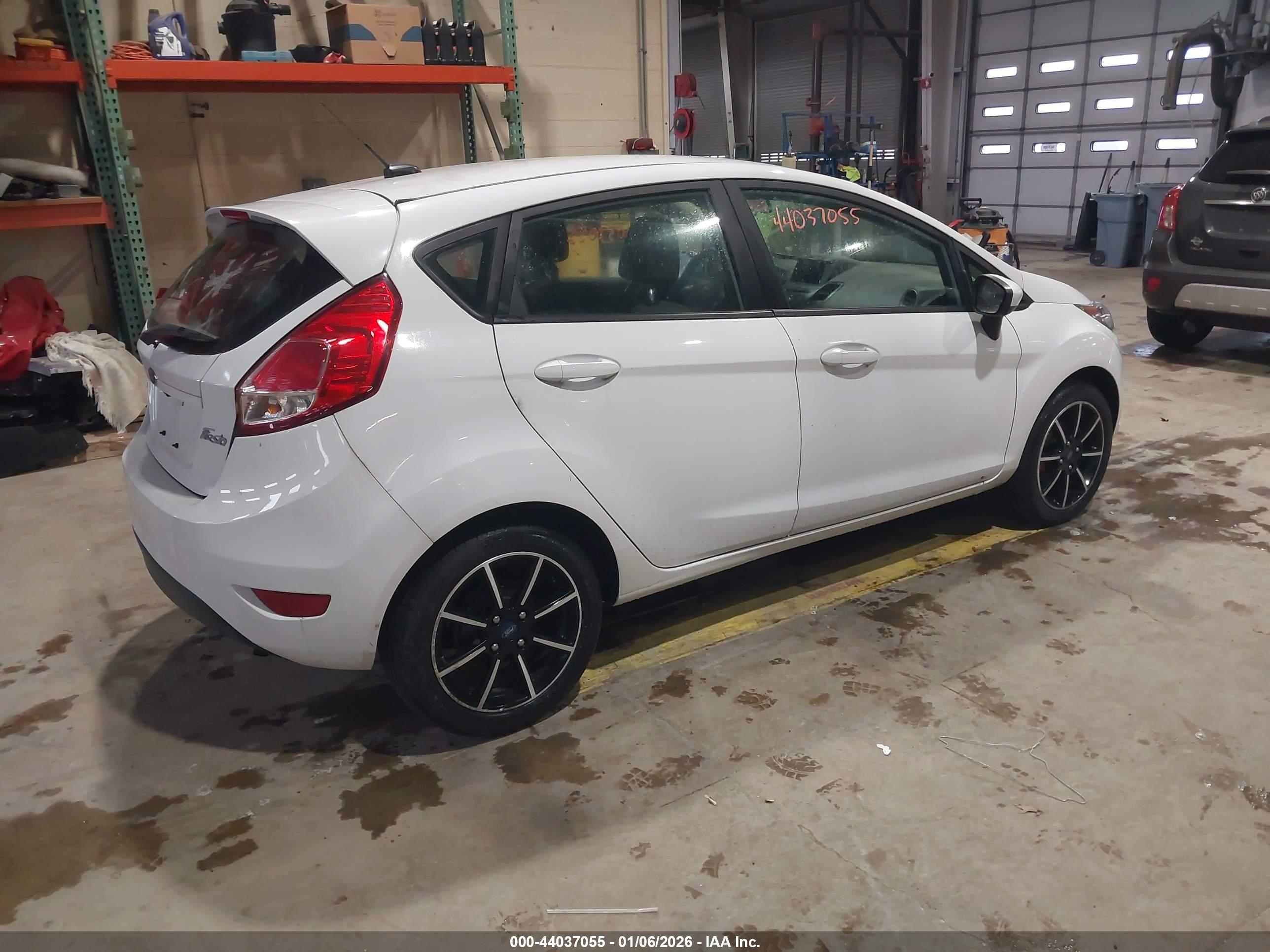 FORD FIESTA image 4