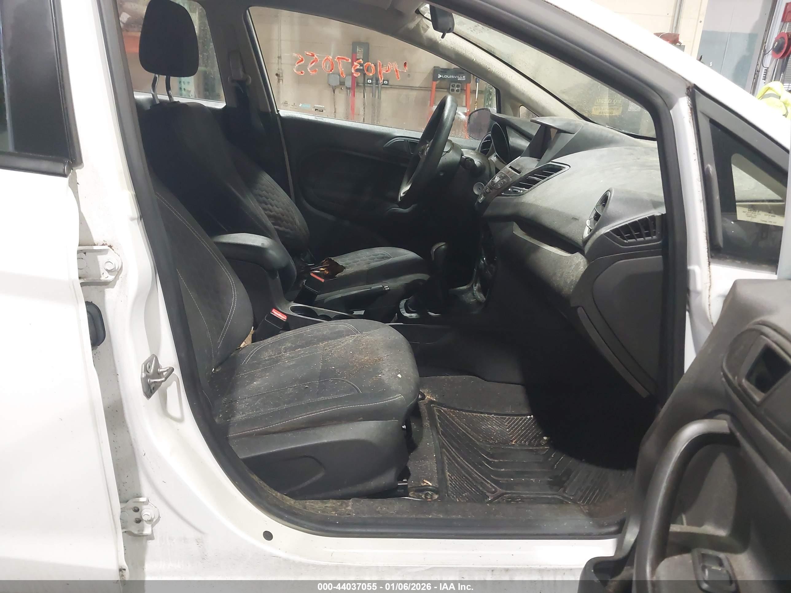 FORD FIESTA image 5