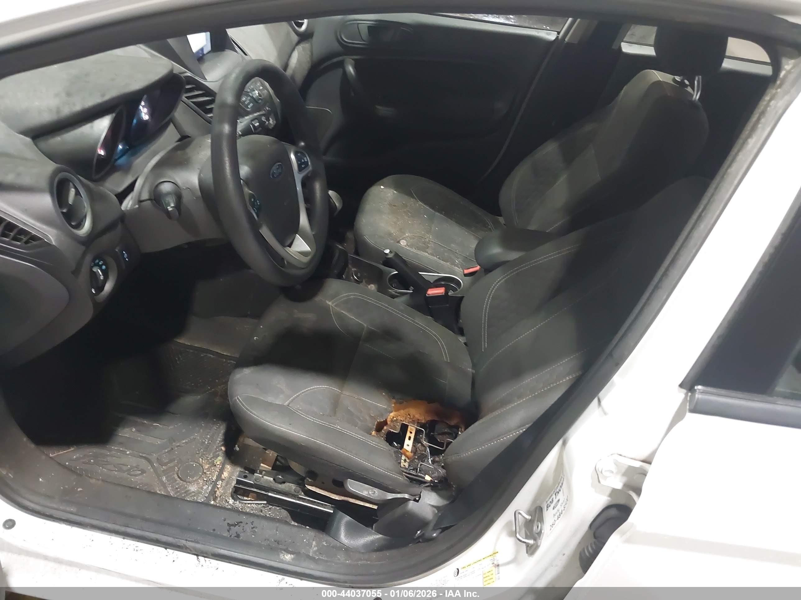 FORD FIESTA image 6
