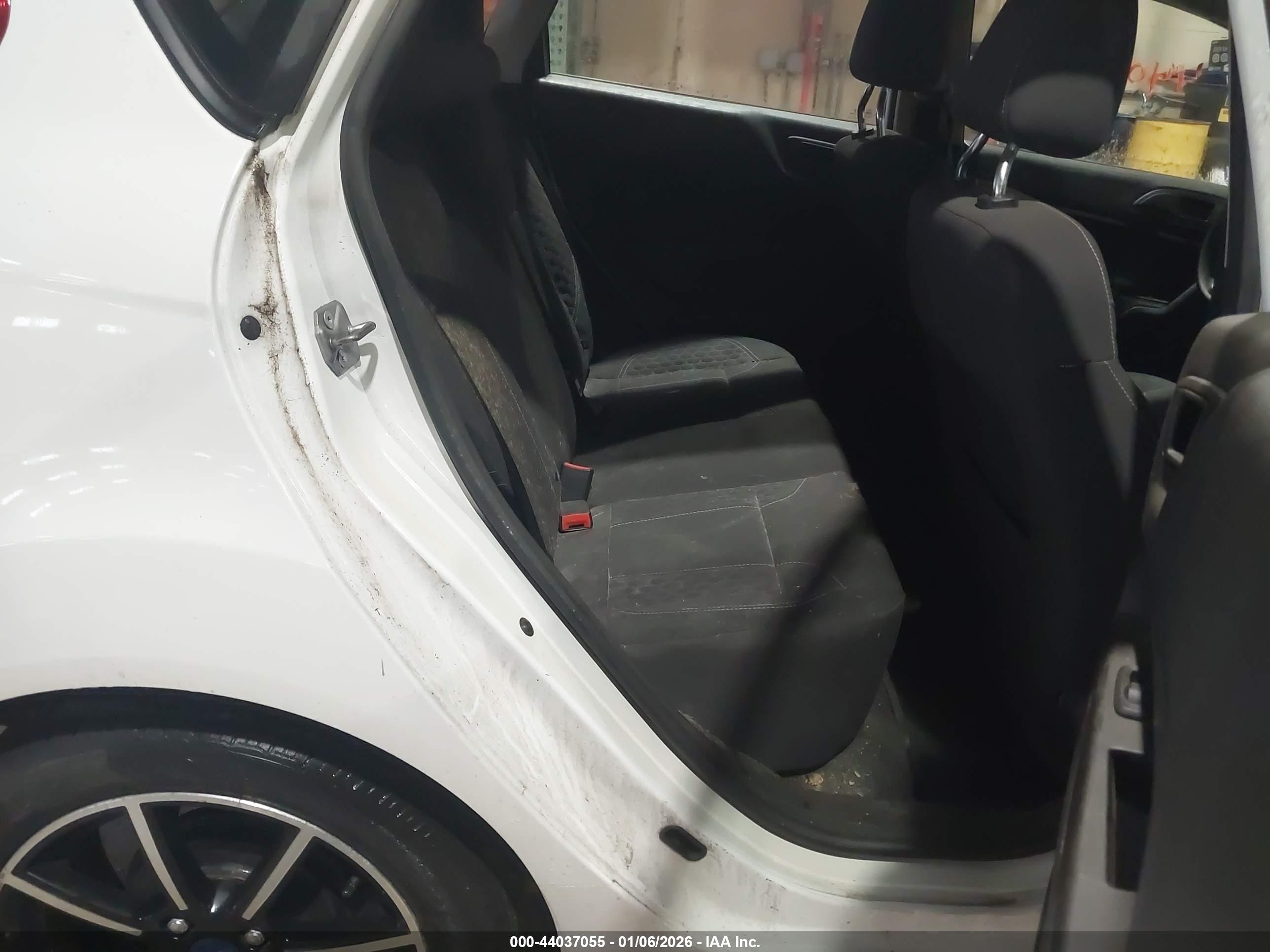 FORD FIESTA image 8