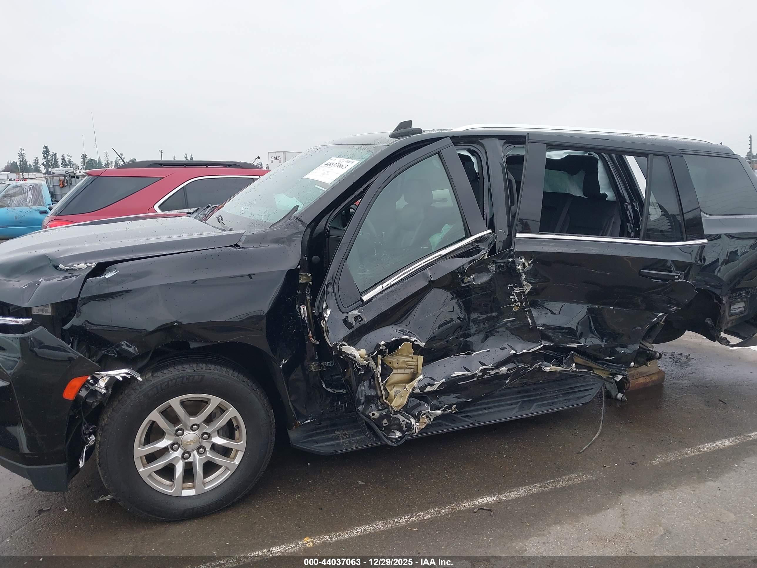 CHEVROLET TAHOE image 6