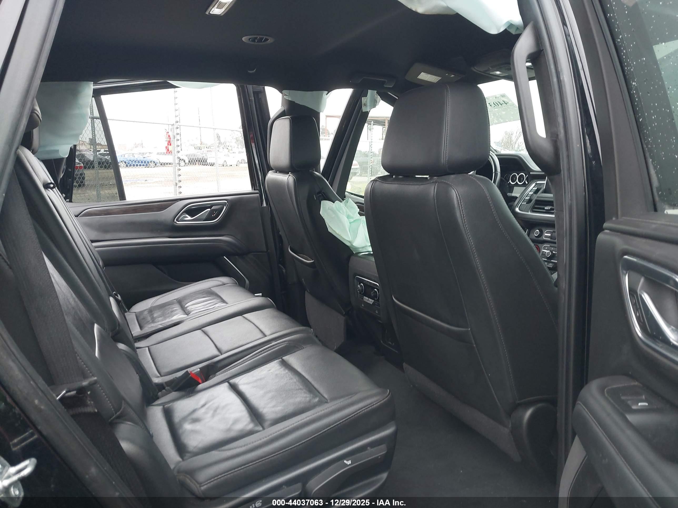CHEVROLET TAHOE image 8