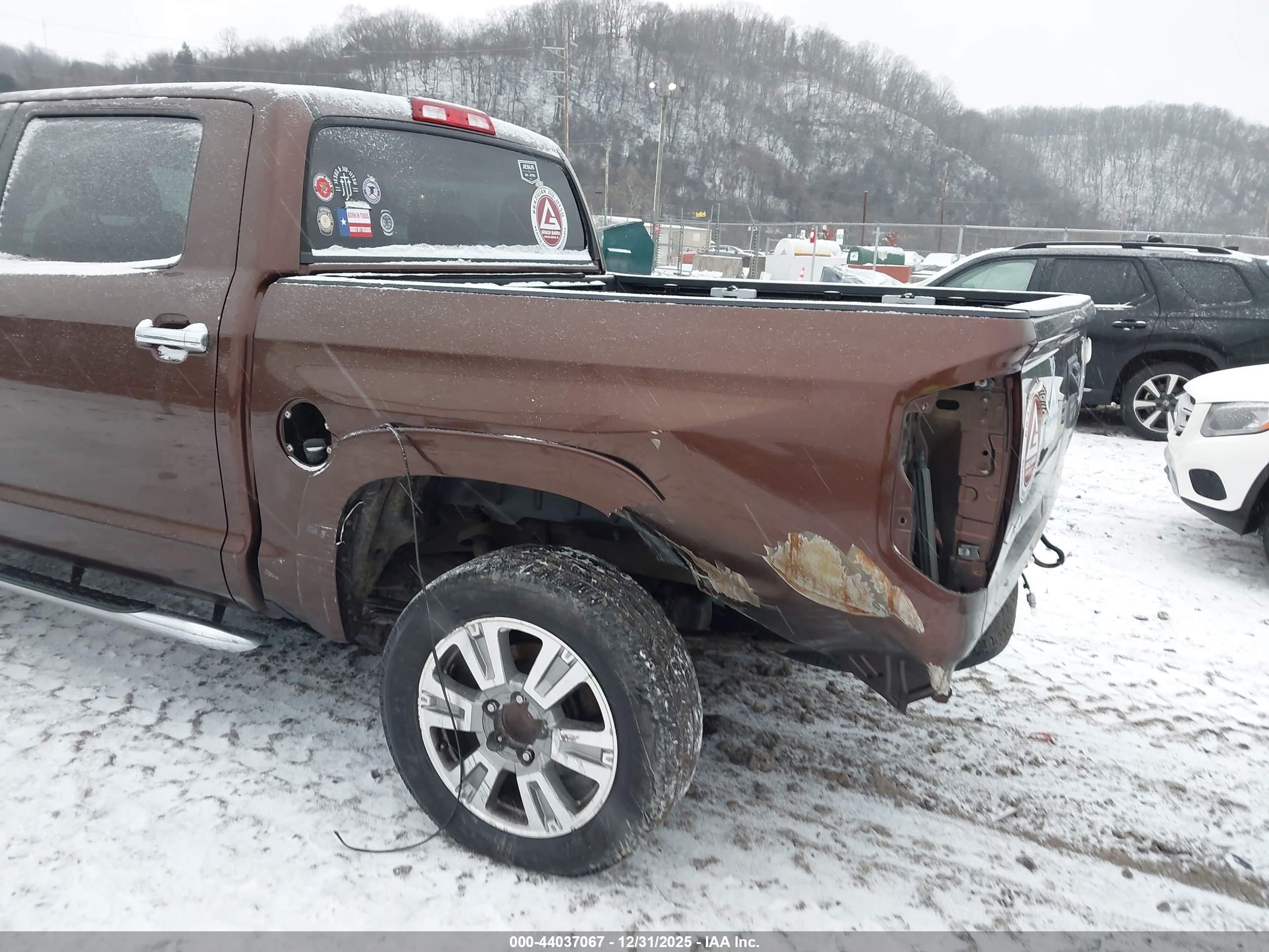 TOYOTA TUNDRA image 6