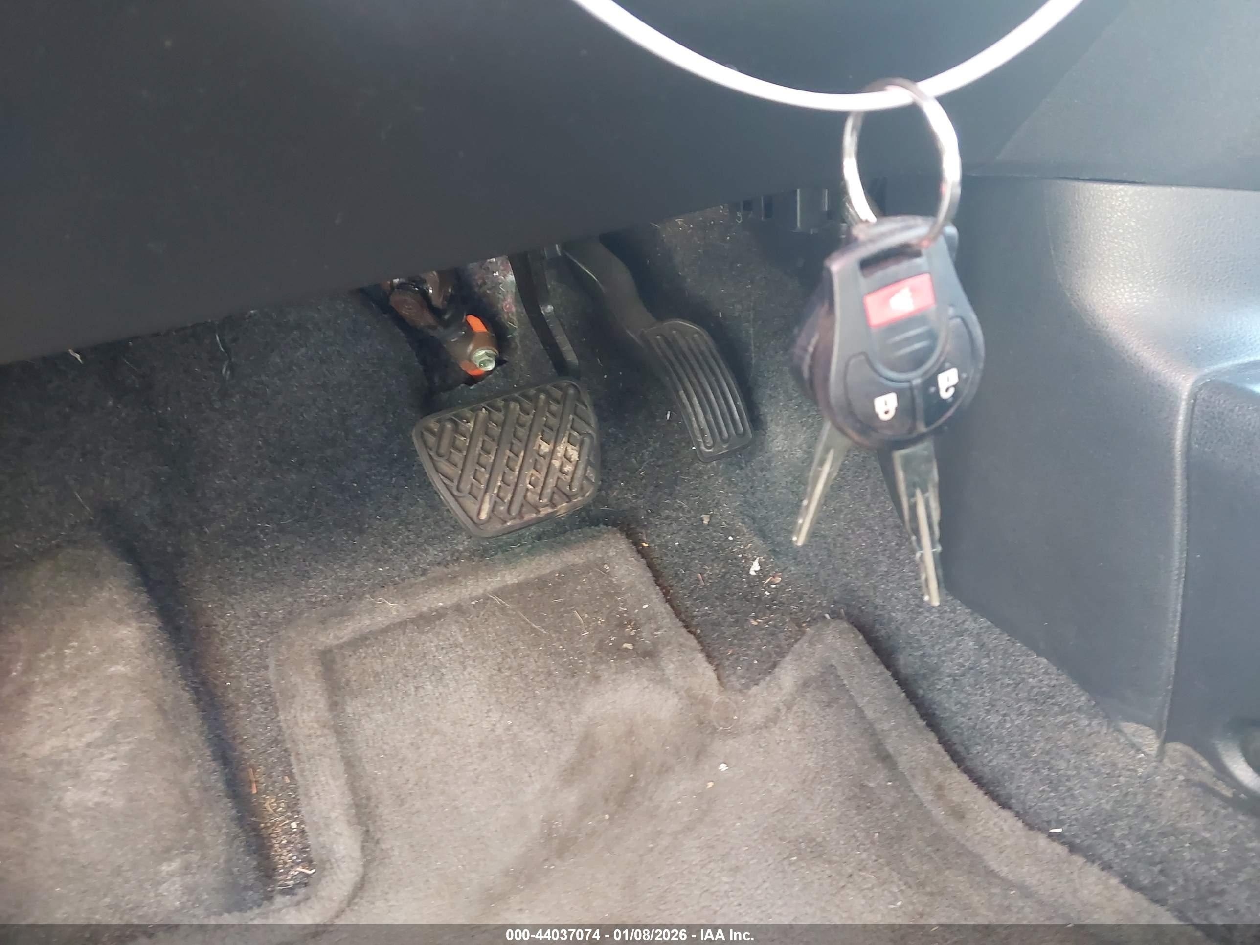 NISSAN VERSA image 11