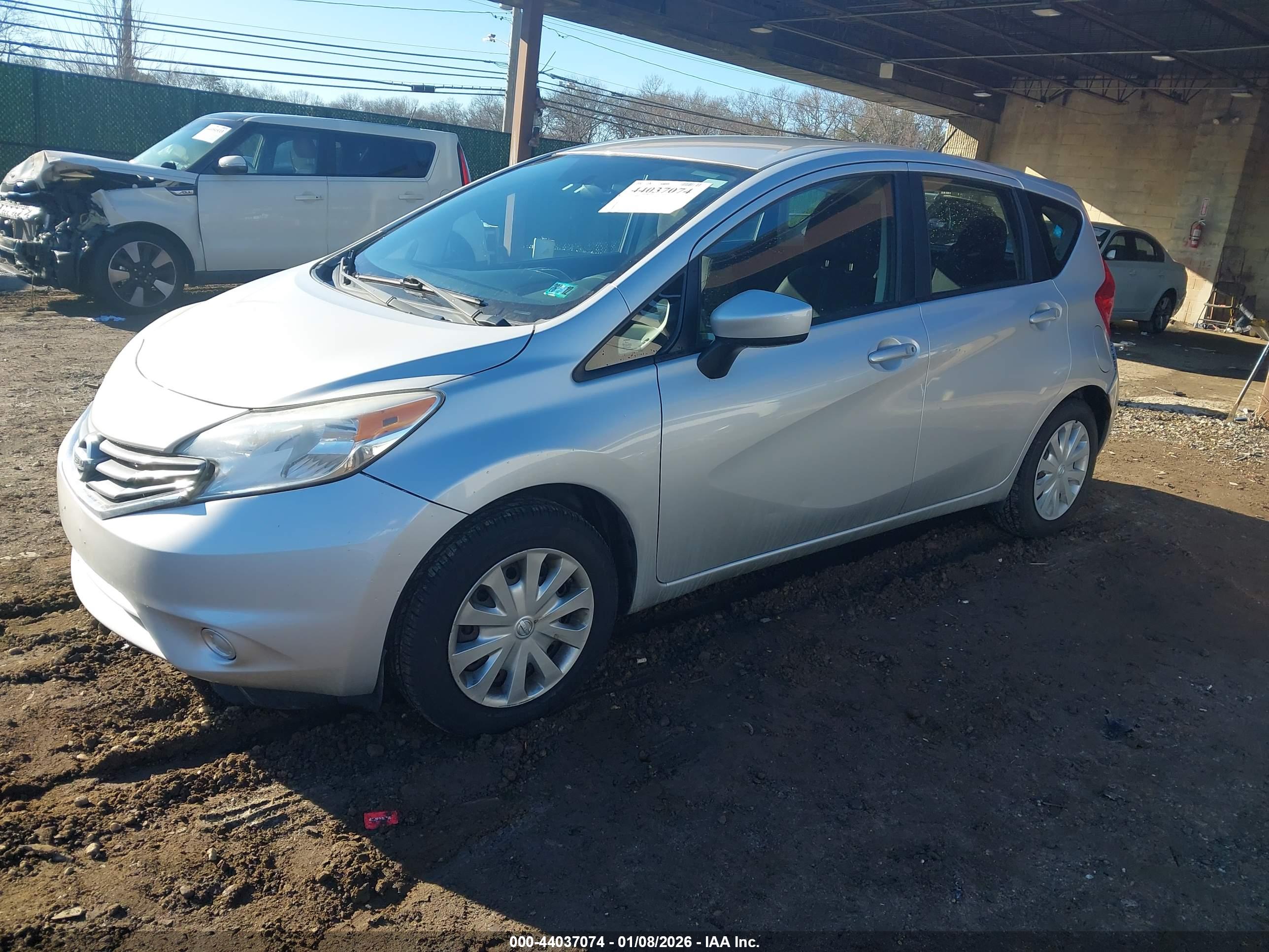 NISSAN VERSA image 2