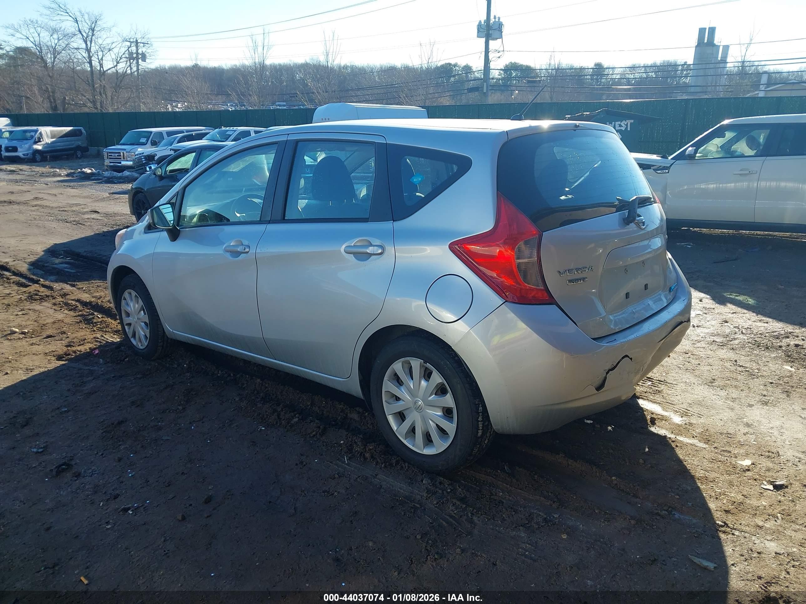 NISSAN VERSA image 3