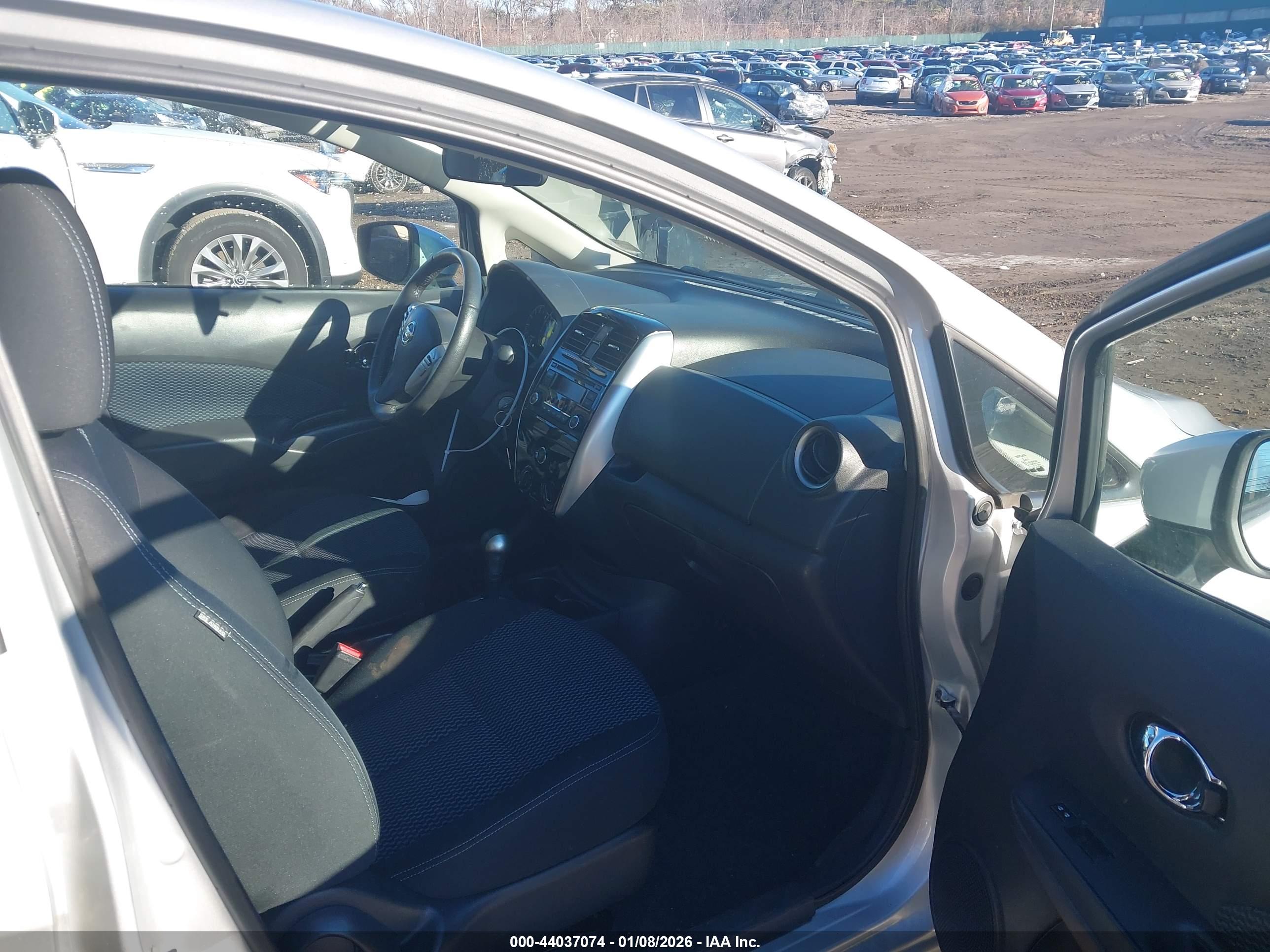 NISSAN VERSA image 5