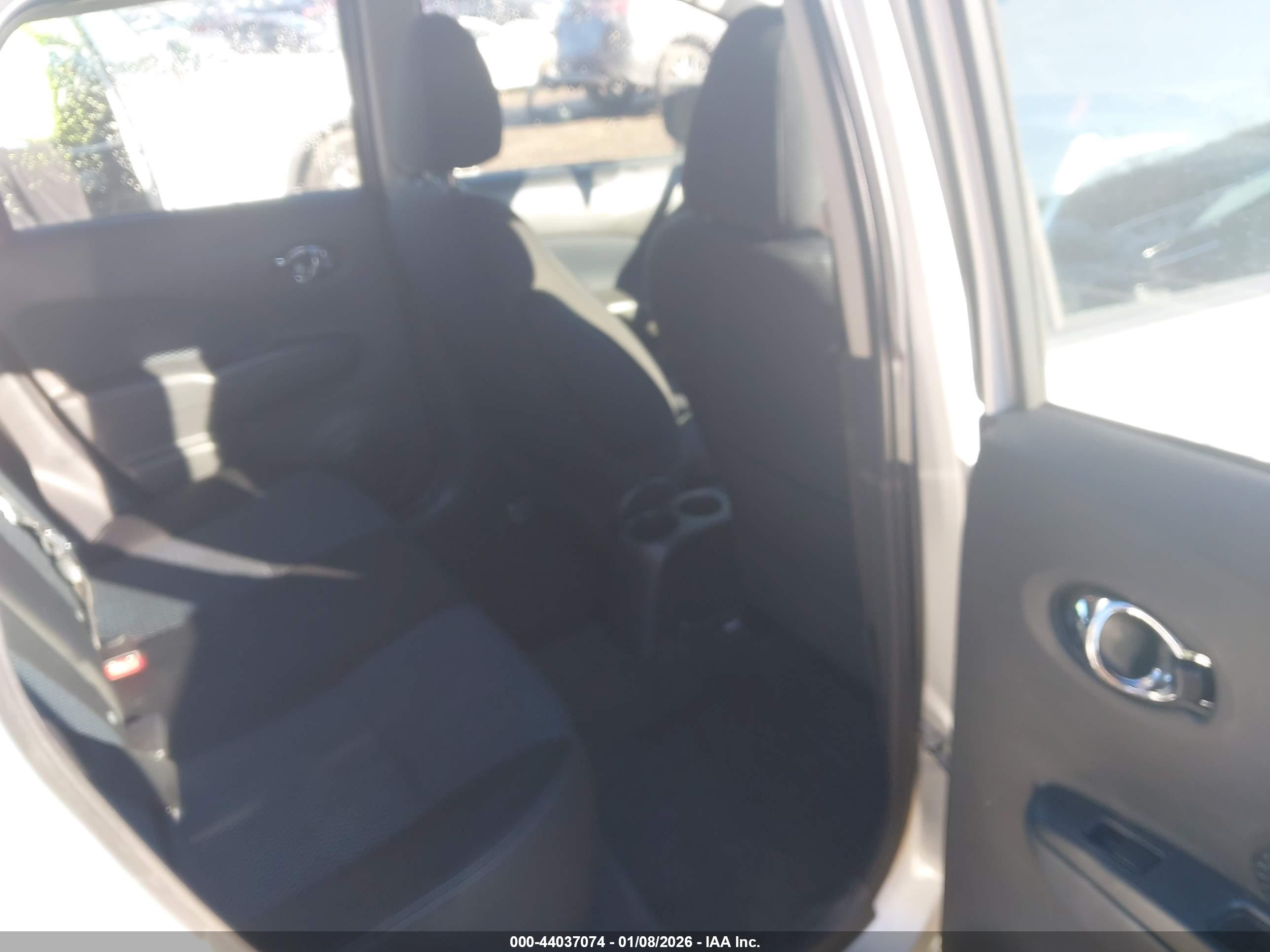 NISSAN VERSA image 8