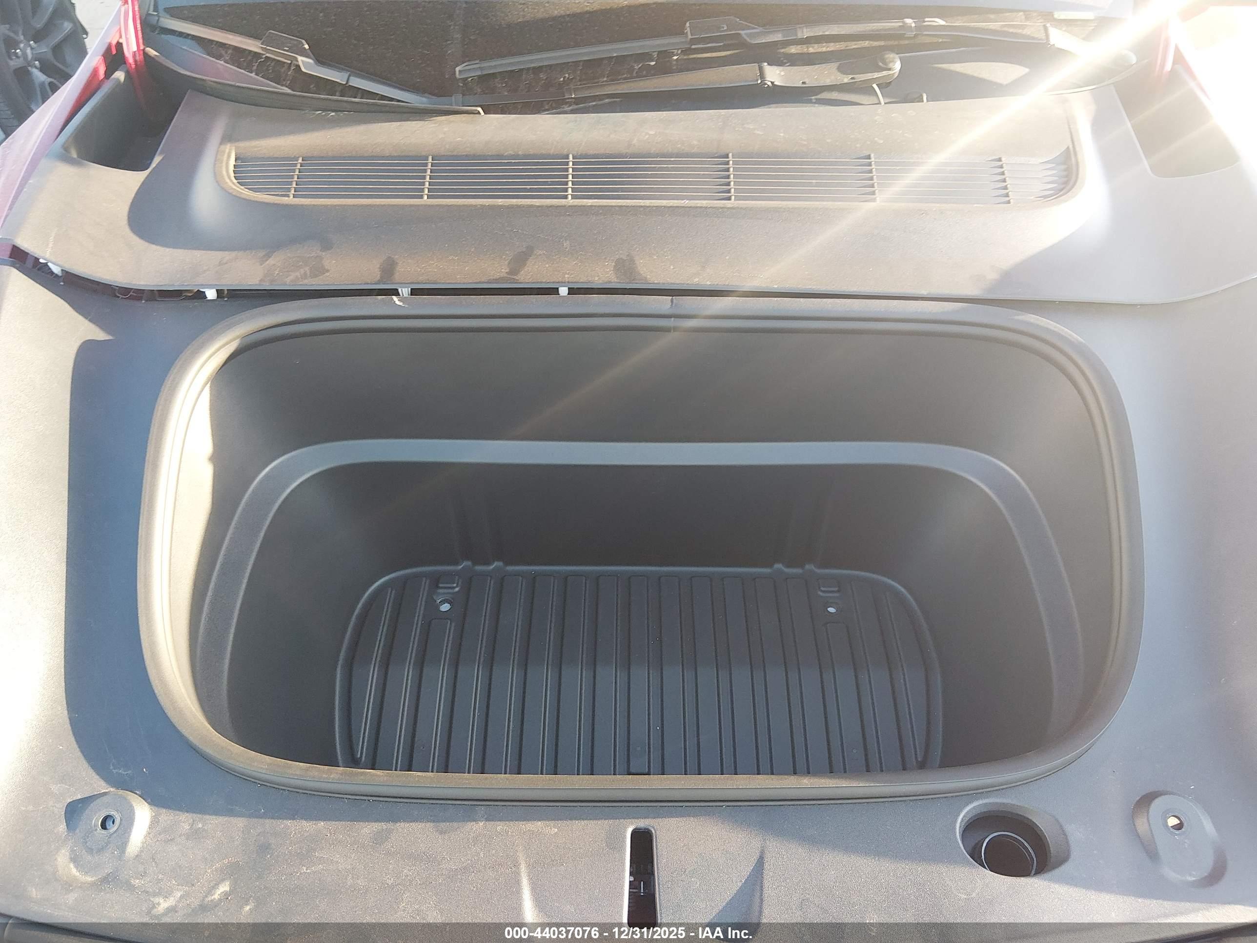 TESLA MODEL image 10