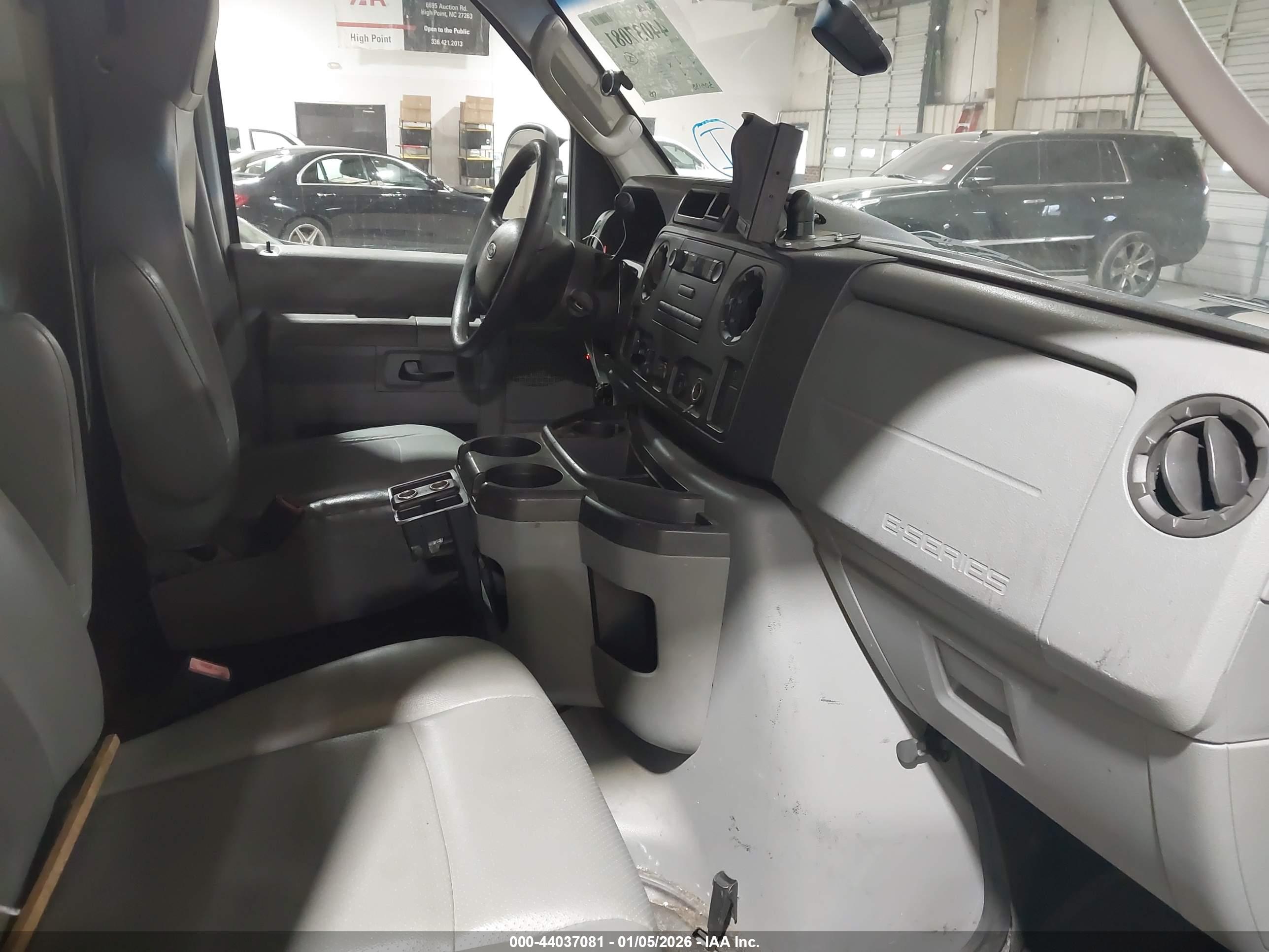 FORD E-350 image 5