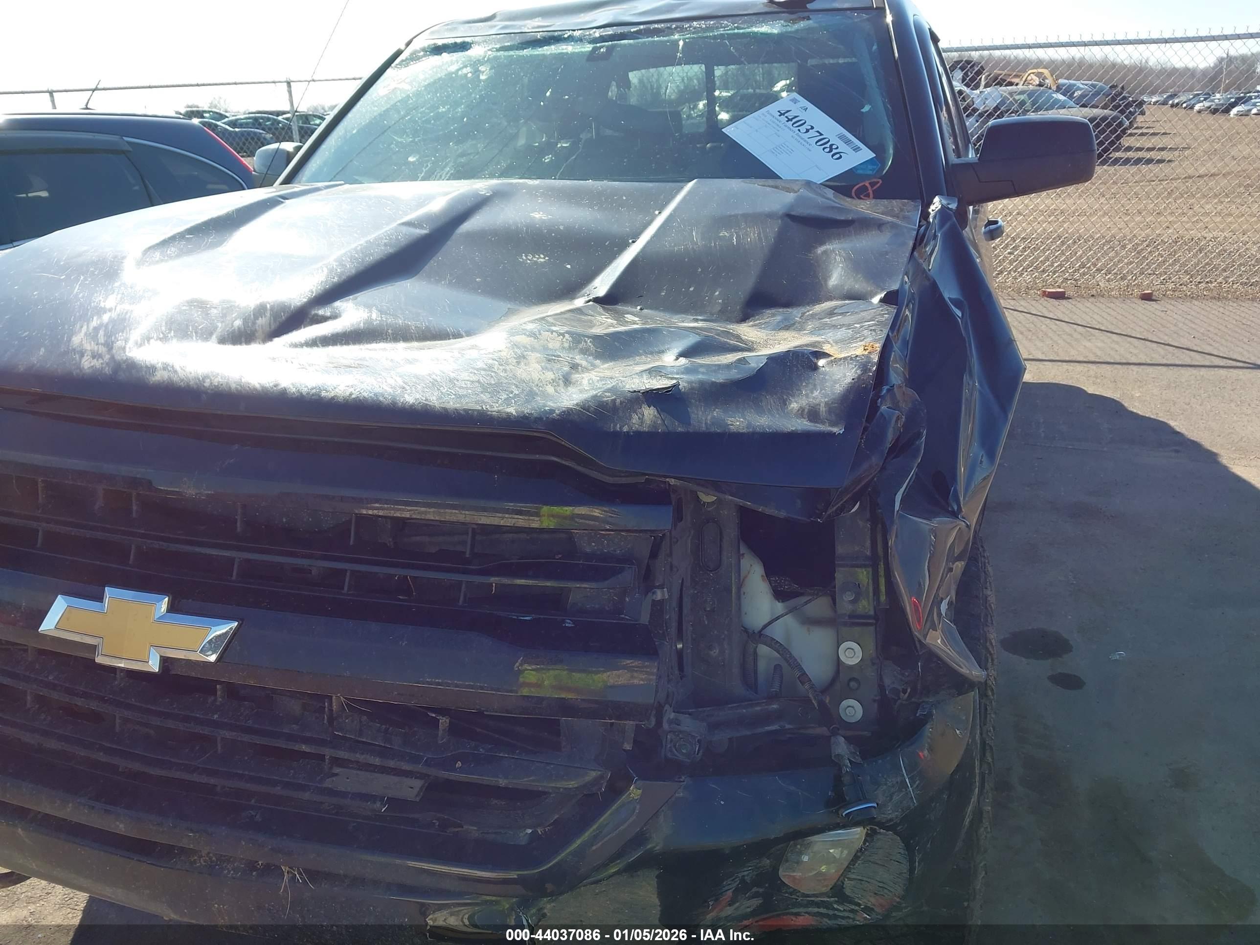 CHEVROLET SILVERADO image 6