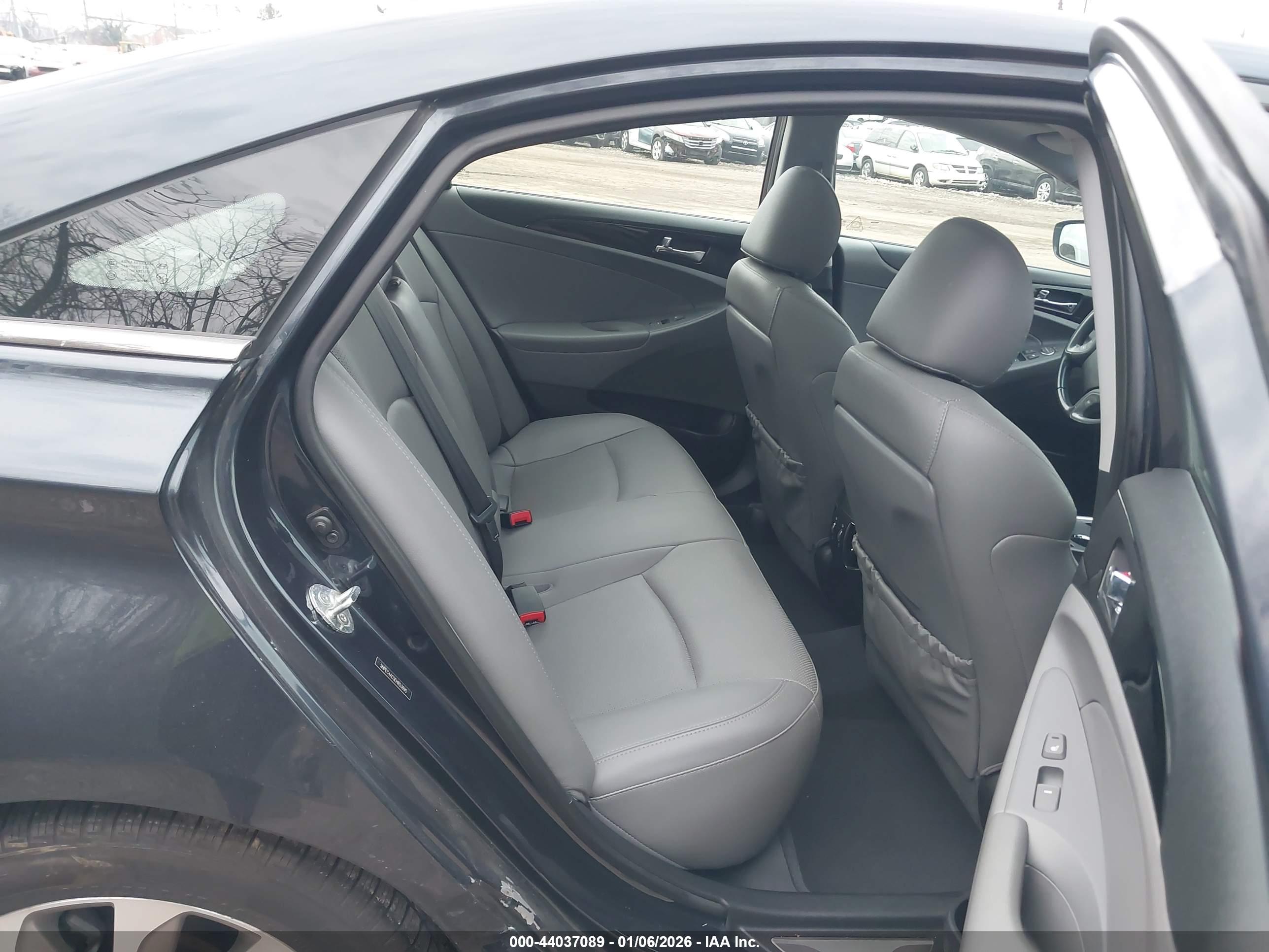 HYUNDAI SONATA image 8
