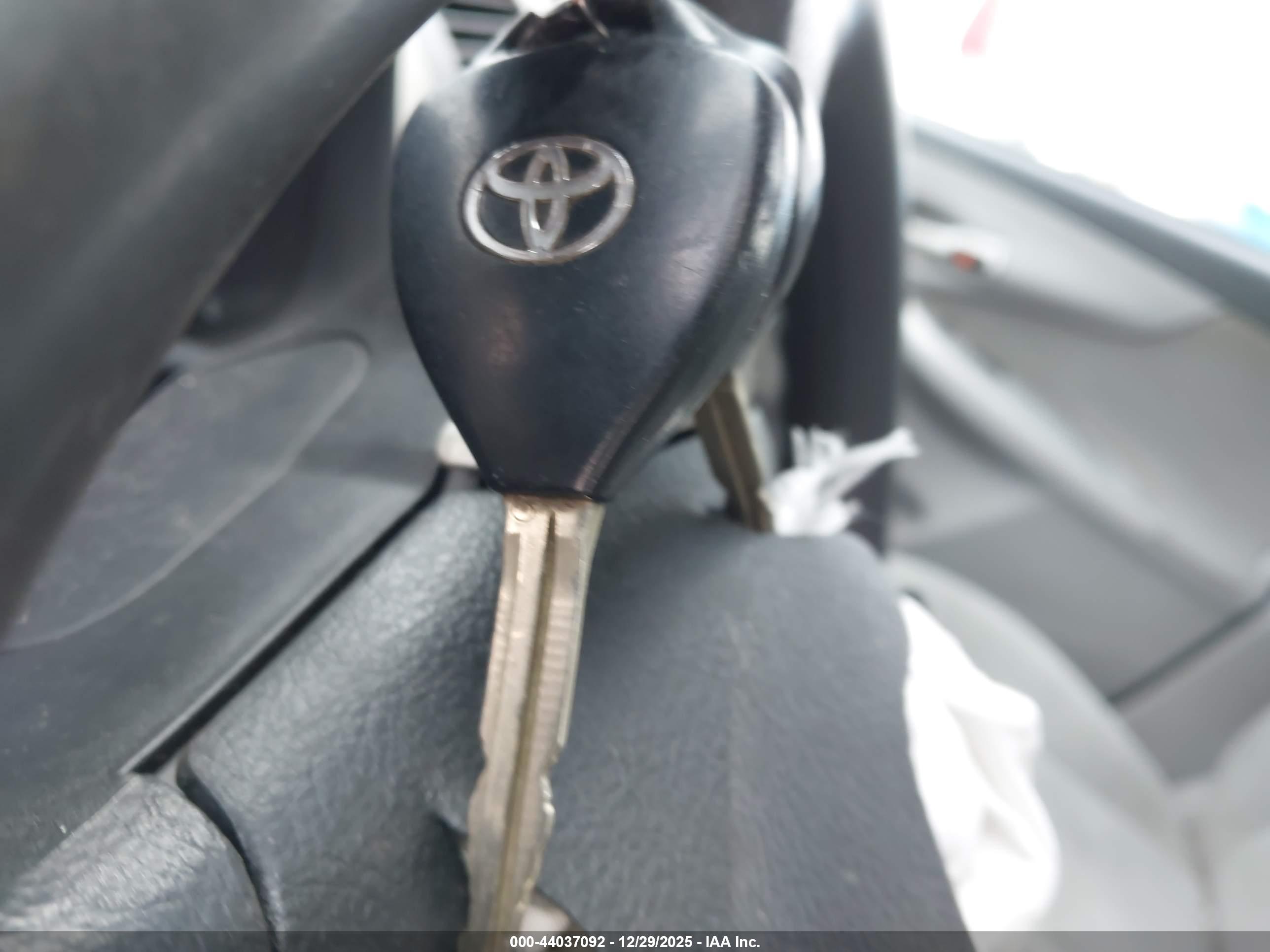 TOYOTA COROLLA image 11