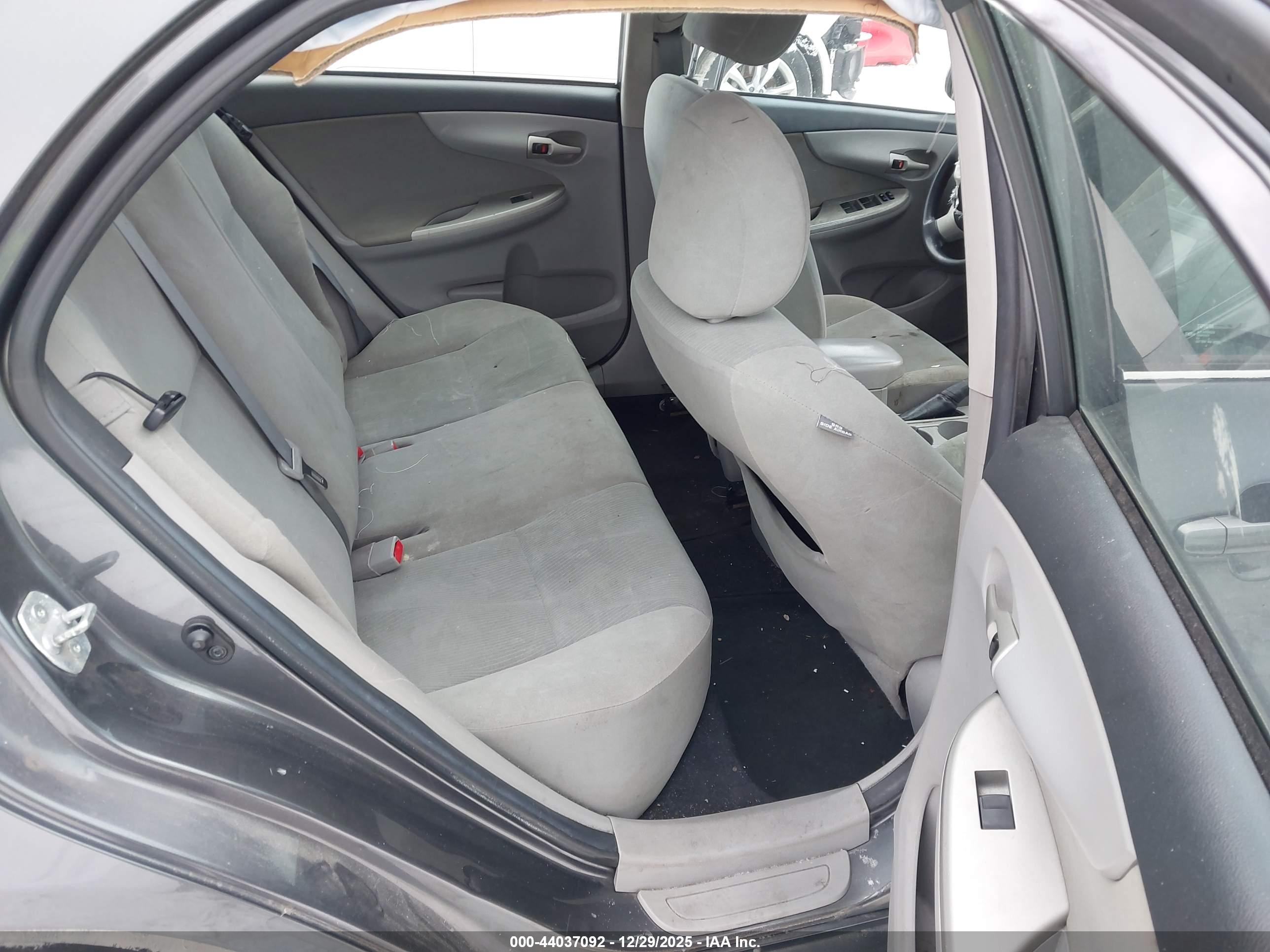 TOYOTA COROLLA image 8