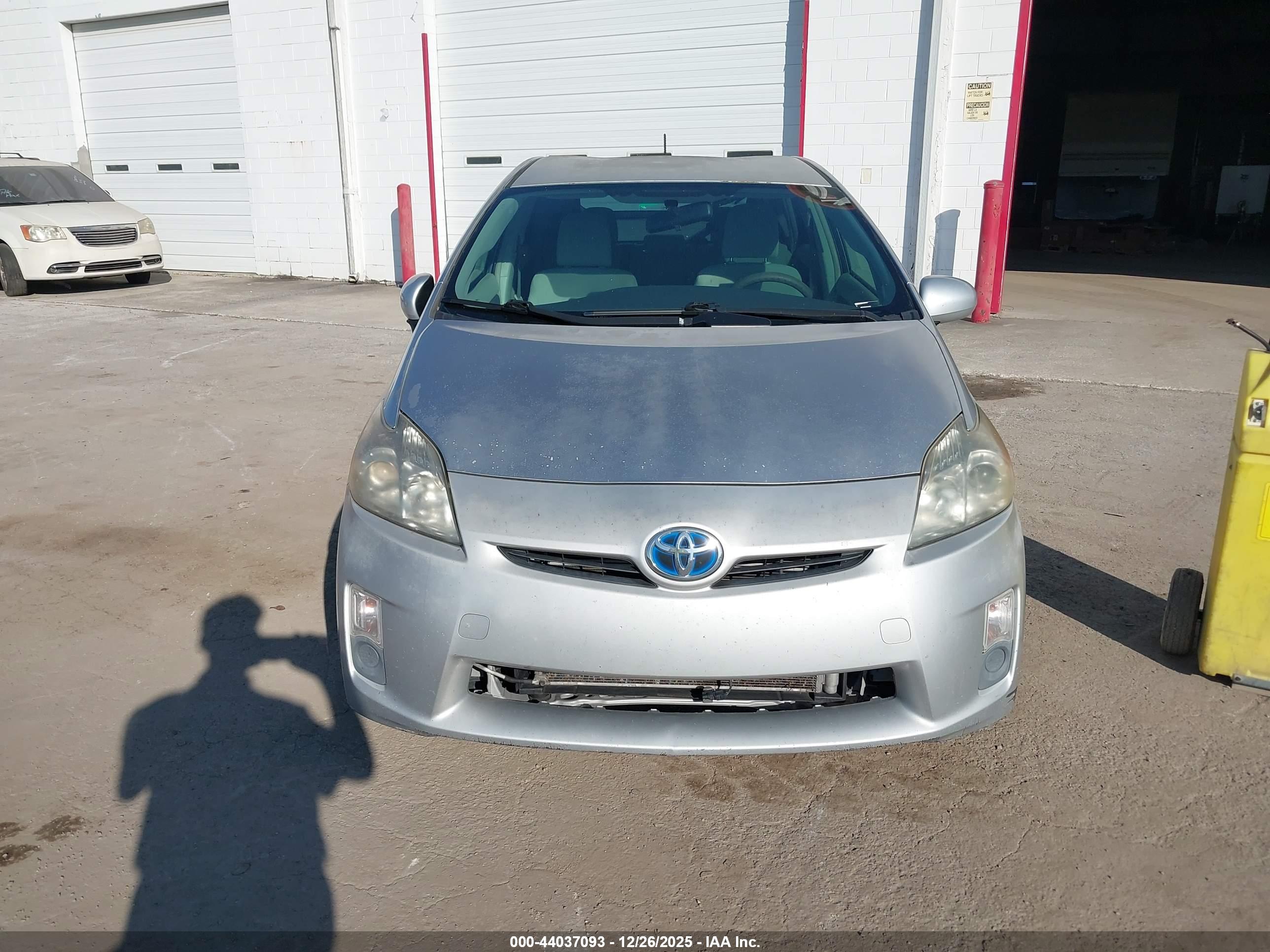 TOYOTA PRIUS image 6