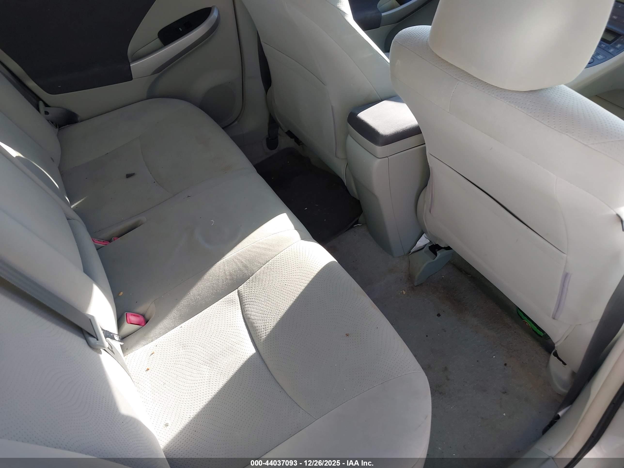 TOYOTA PRIUS image 8