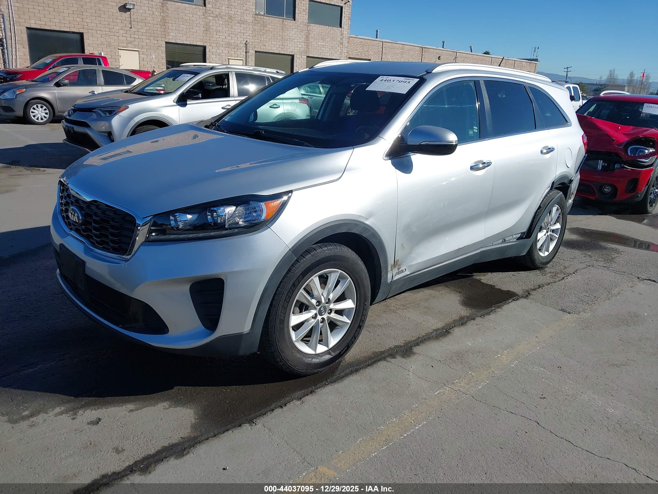 KIA SORENTO image 2