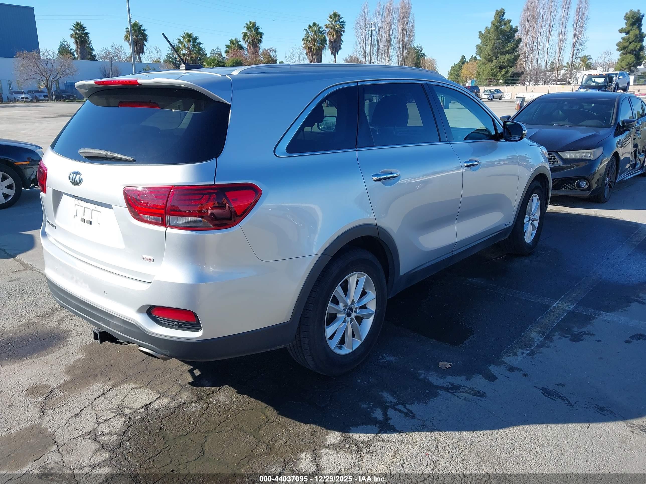 KIA SORENTO image 4